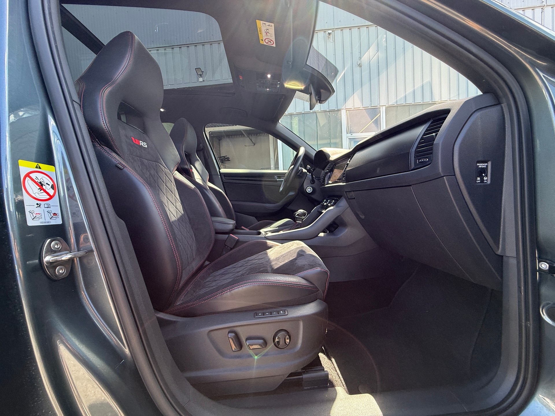 SKODA Kodiaq 2.0 Bi-TDI SCR RS 4x4 DSG ***STANDHEIZUNG MIT FERNBEDIENUNG***-image-18