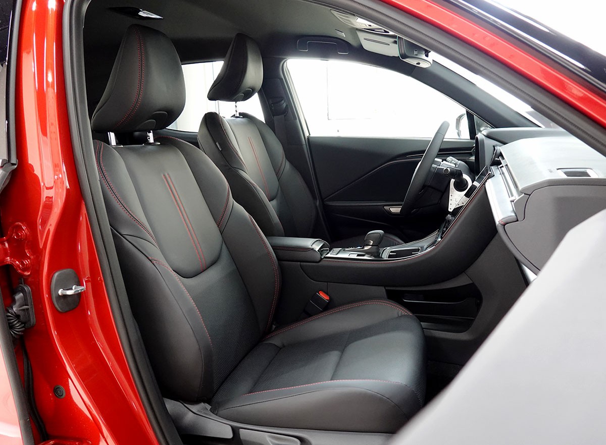 LEXUS LBX FWD Emotion CVT-image-3