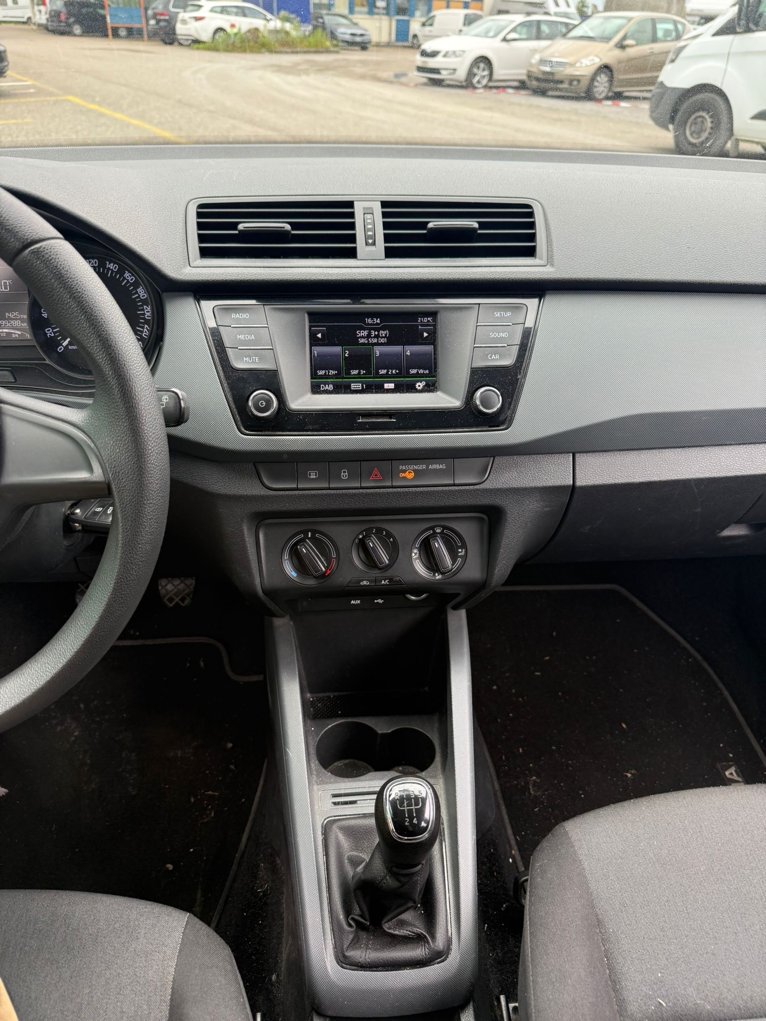 SKODA Fabia 1.2 TSI Ambition-image-8