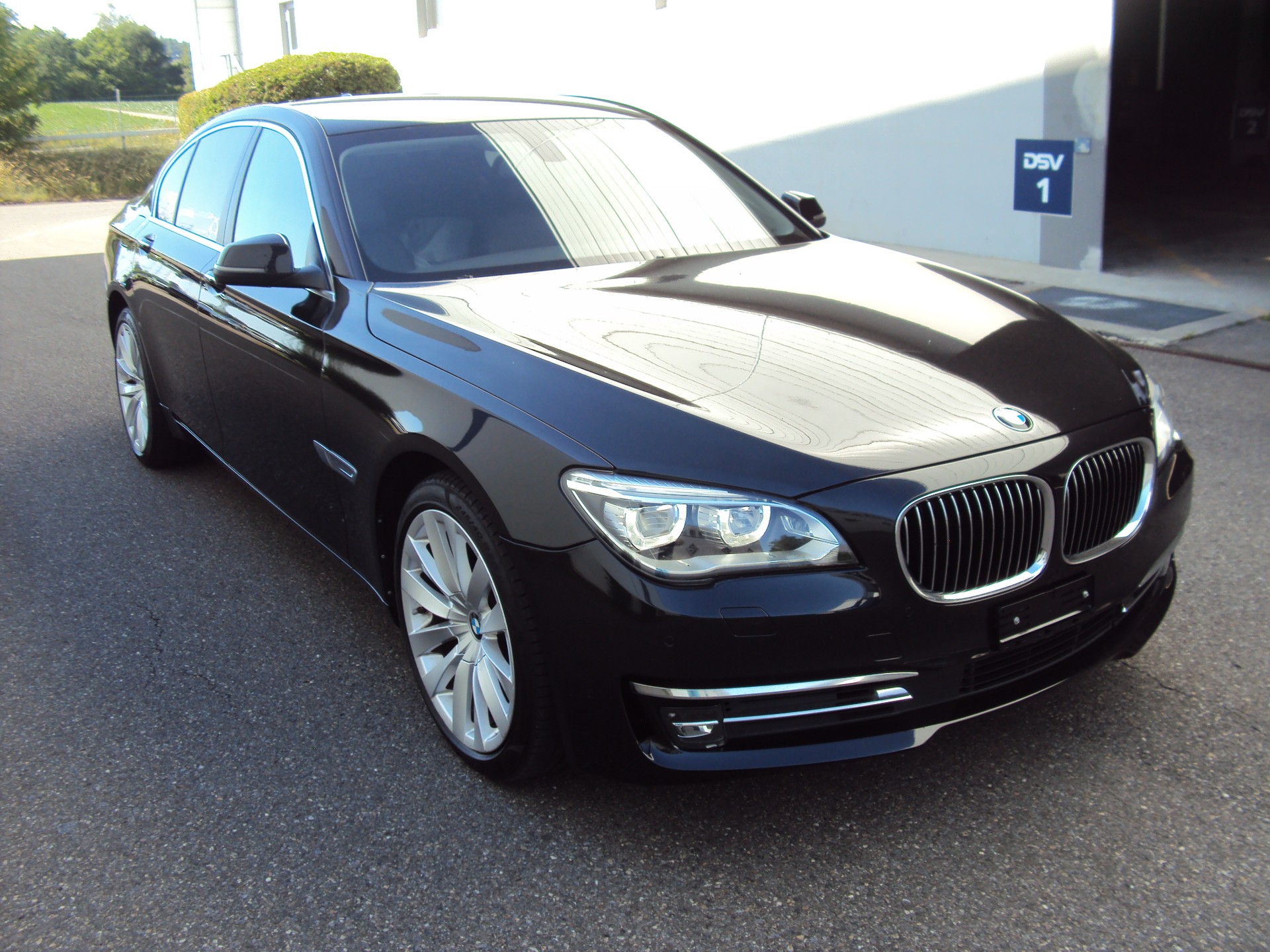 BMW 740d xDrive-image-1
