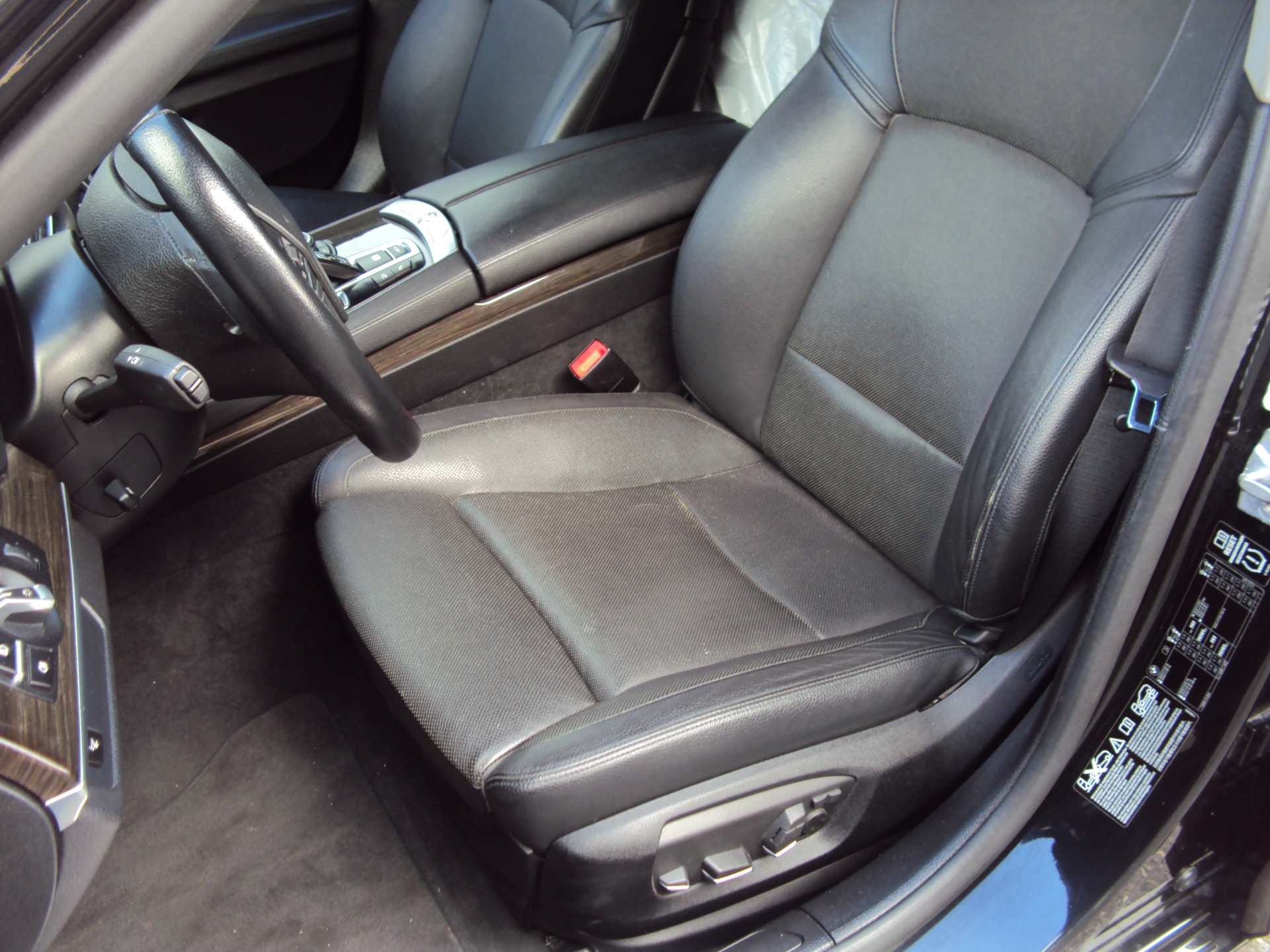 BMW 740d xDrive-image-14