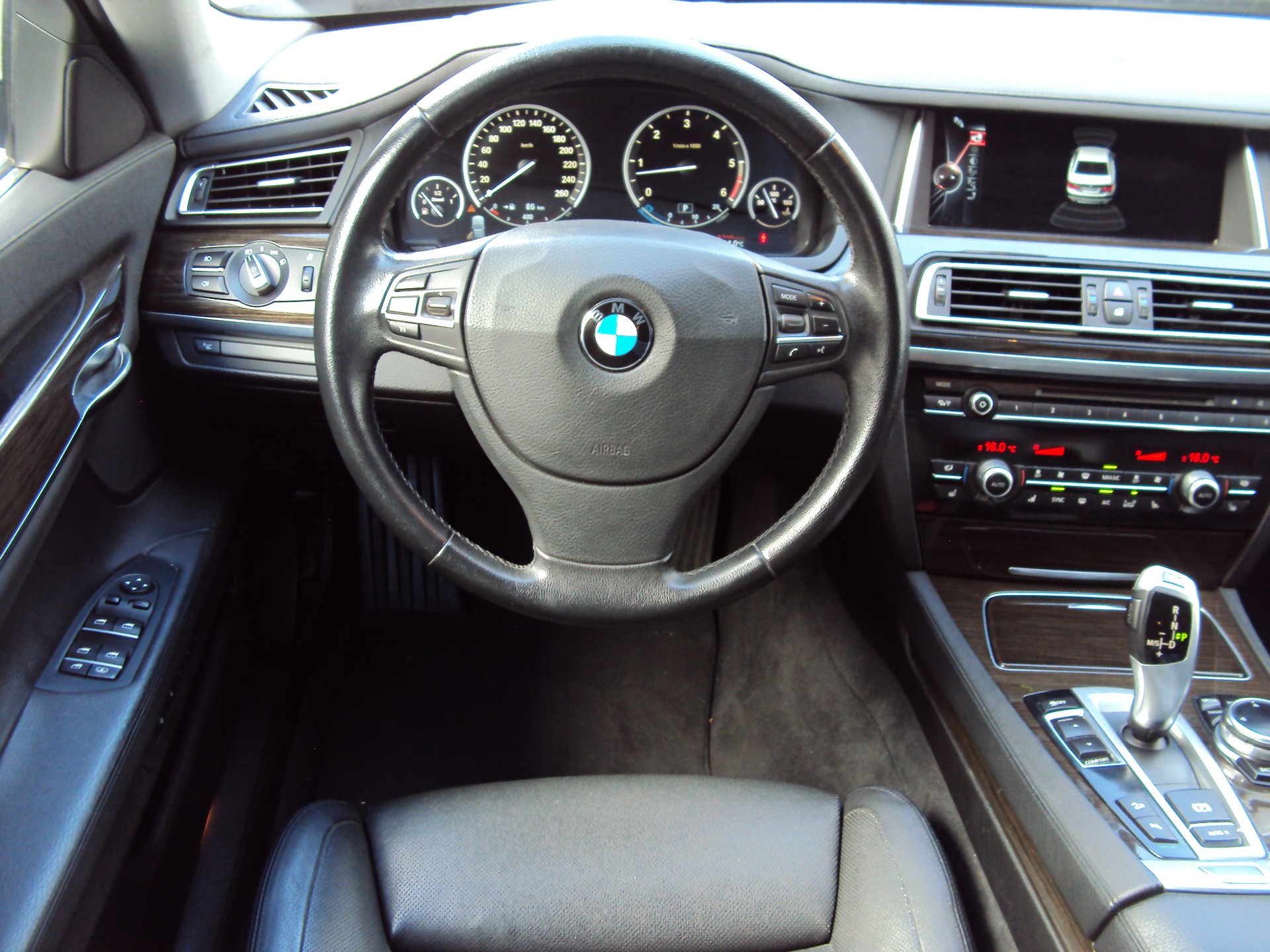 BMW 740d xDrive-image-8