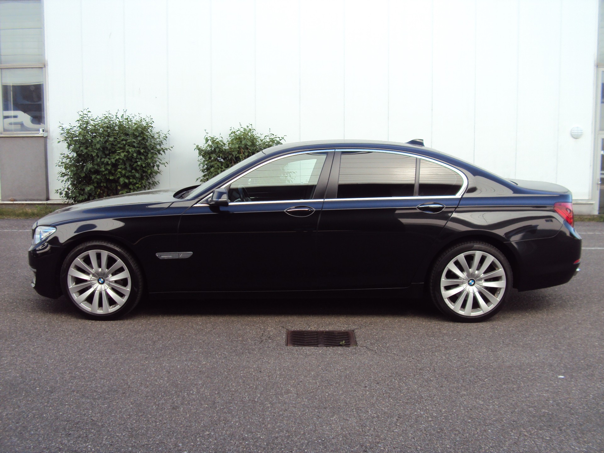 BMW 740d xDrive-image-6