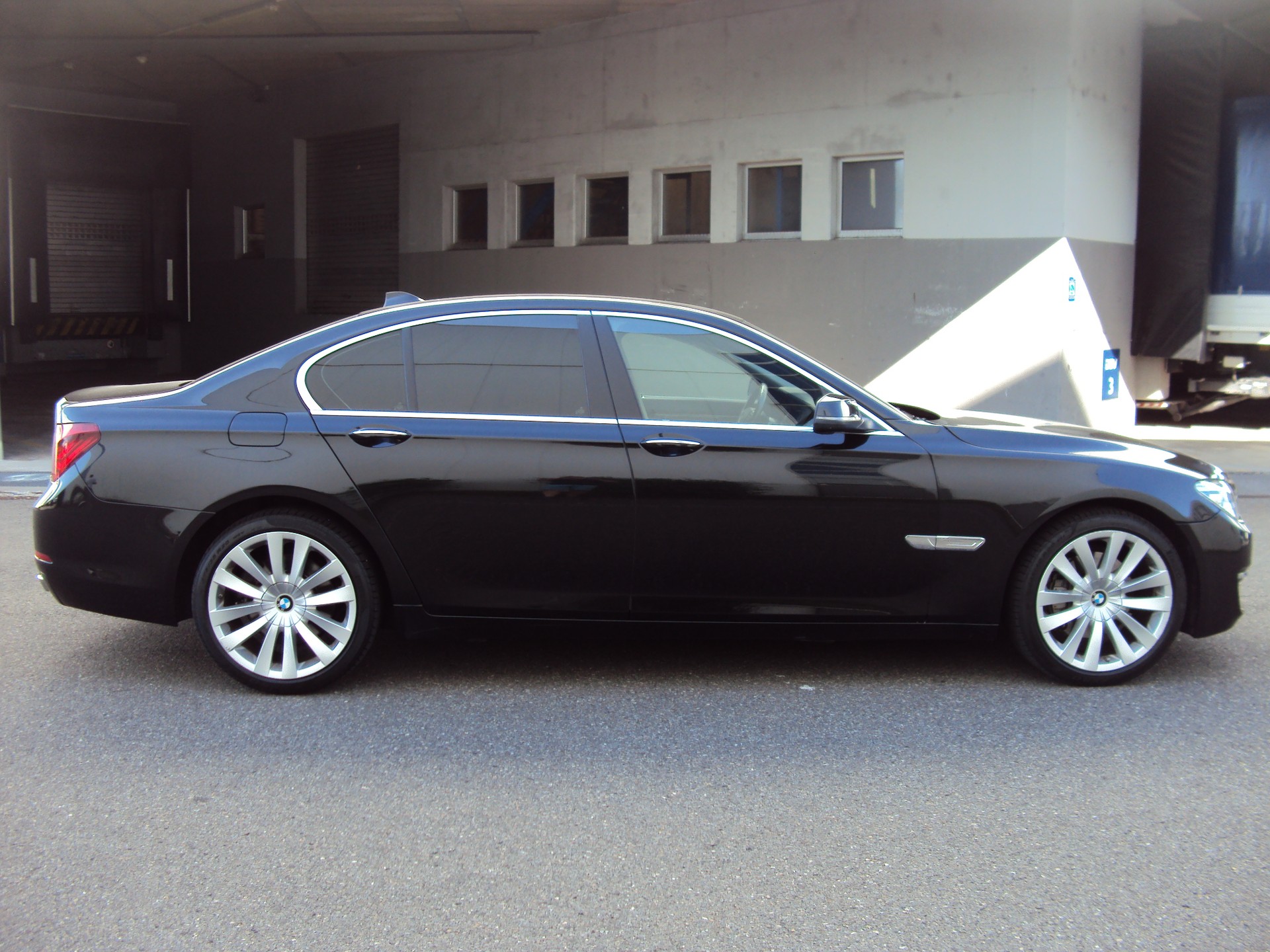 BMW 740d xDrive-image-7