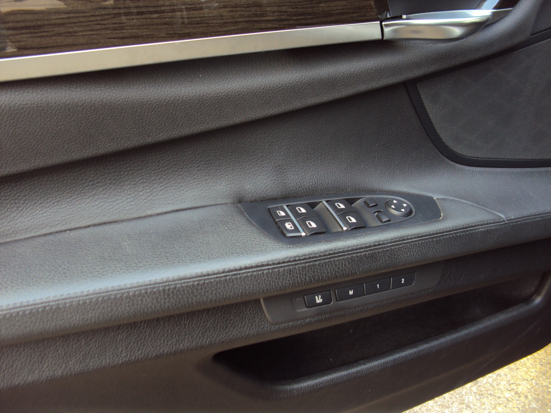 BMW 740d xDrive-image-13