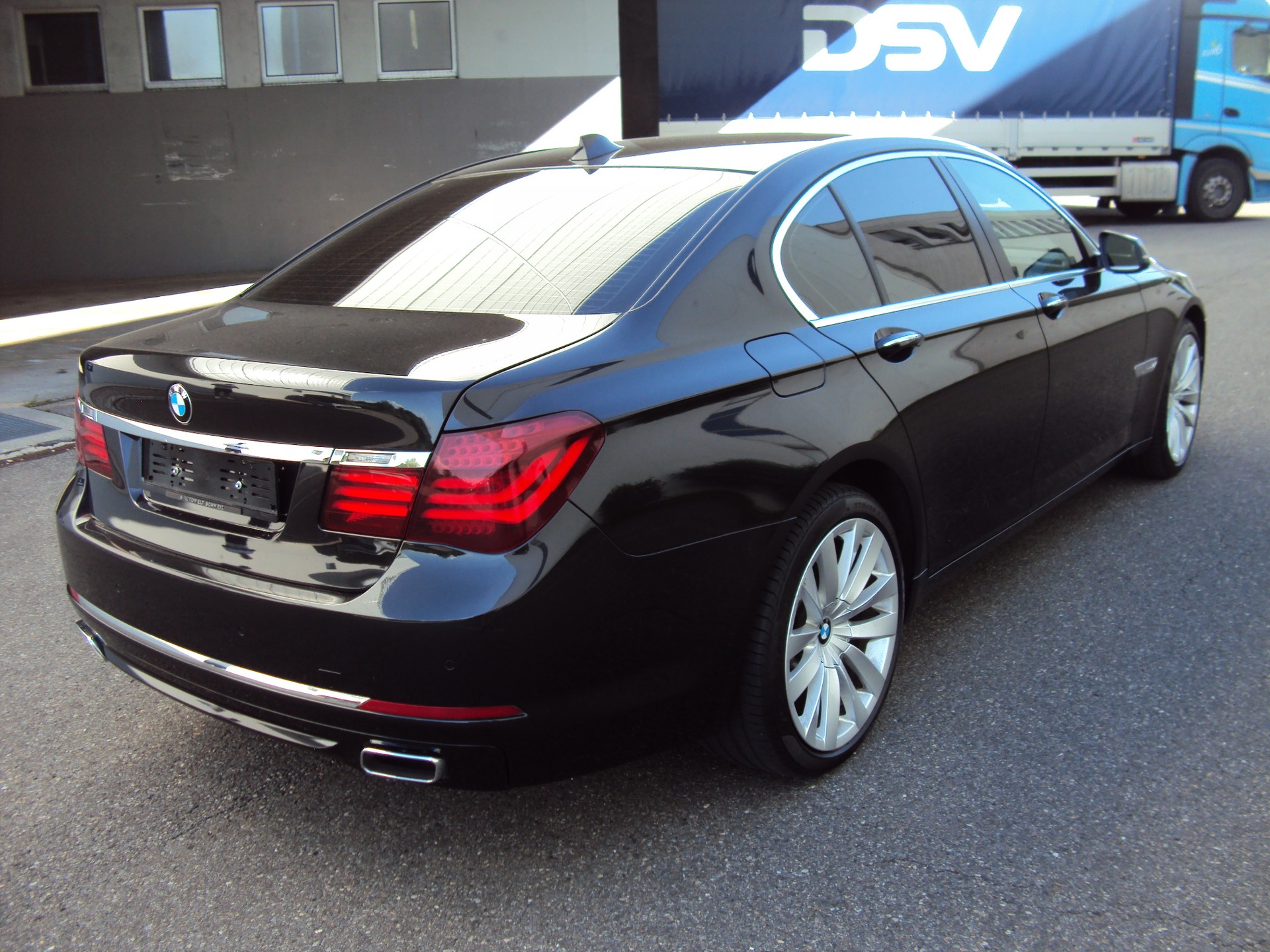 BMW 740d xDrive-image-4