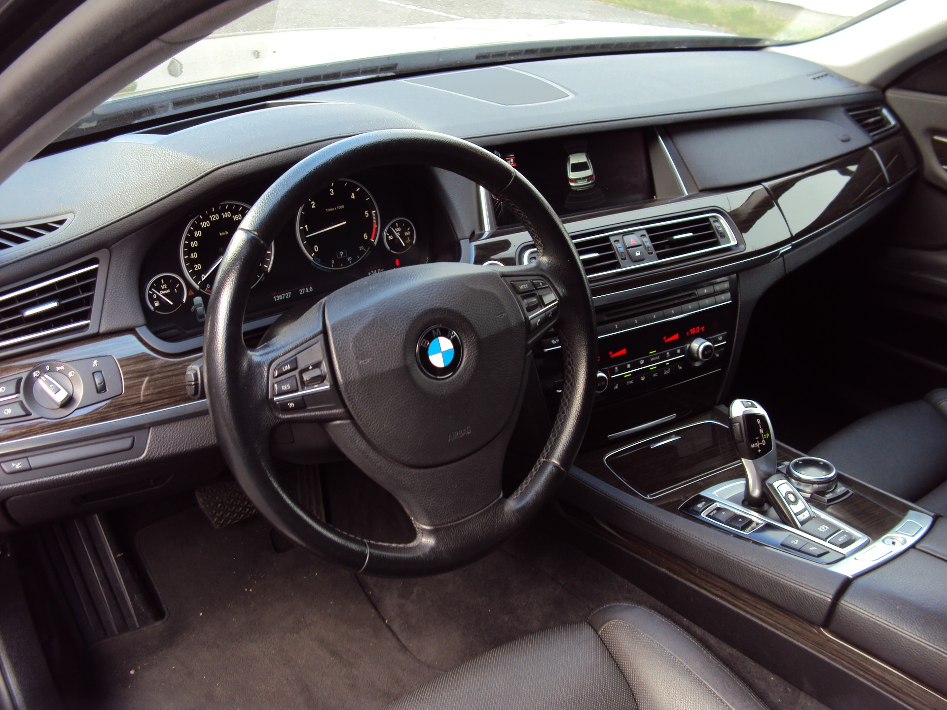 BMW 740d xDrive-image-9