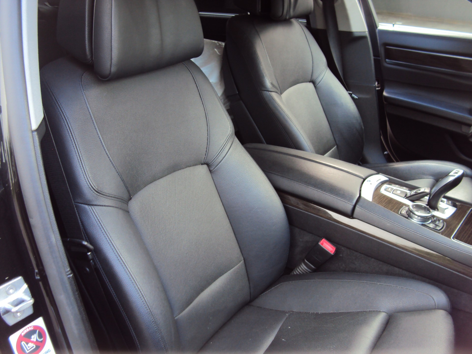 BMW 740d xDrive-image-15