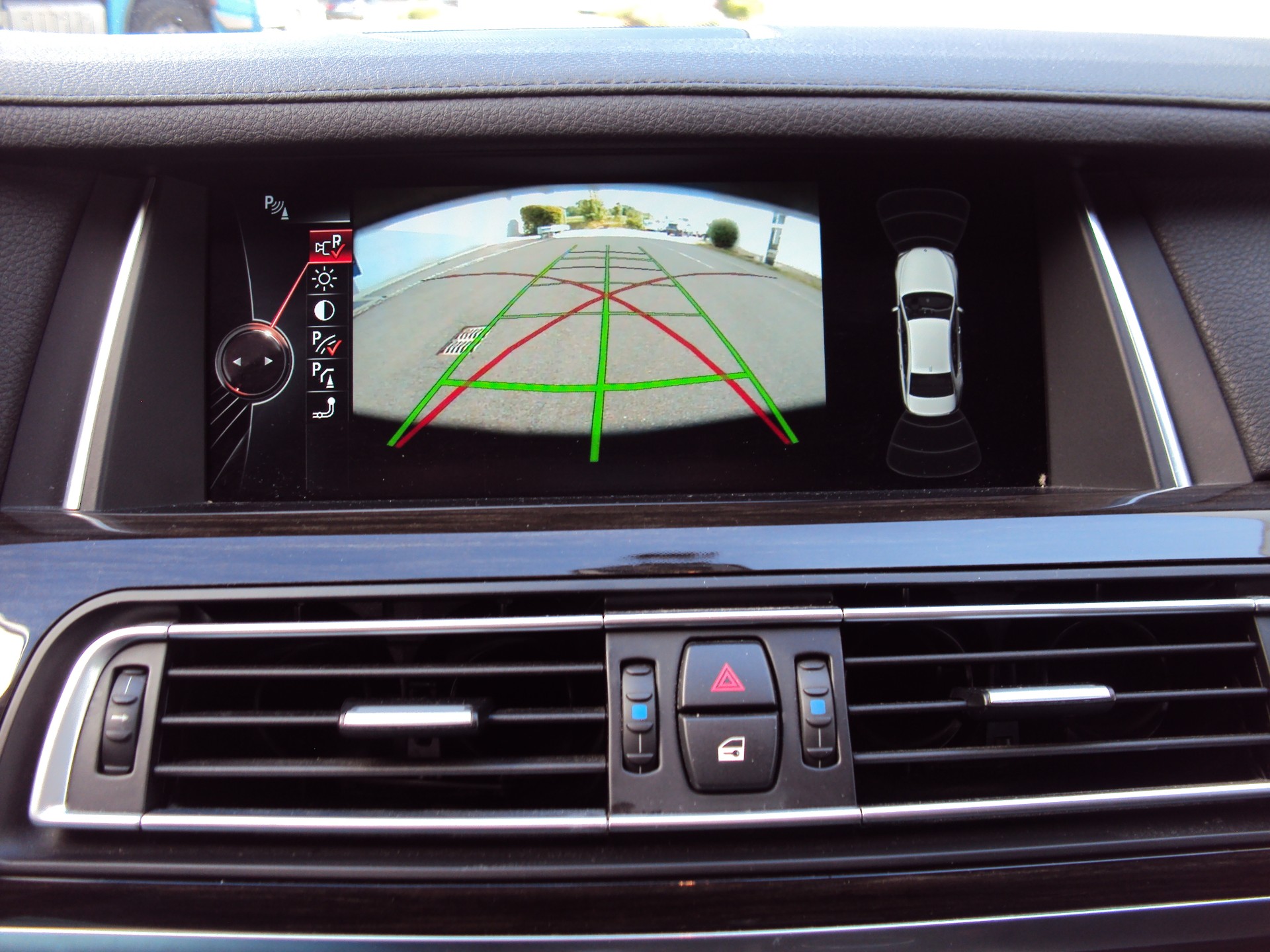 BMW 740d xDrive-image-11