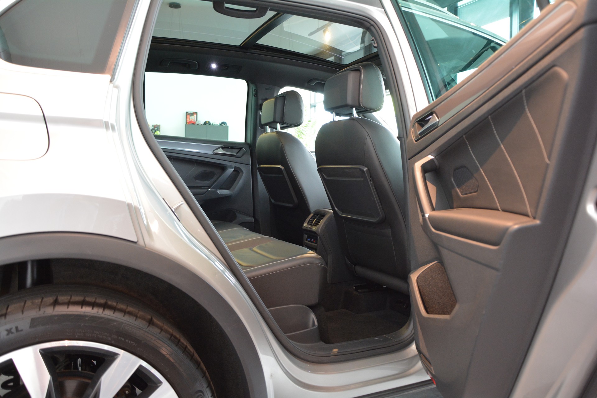 VW Tiguan 2.0TSI Highline 4Motion DSG R-Line-image-14