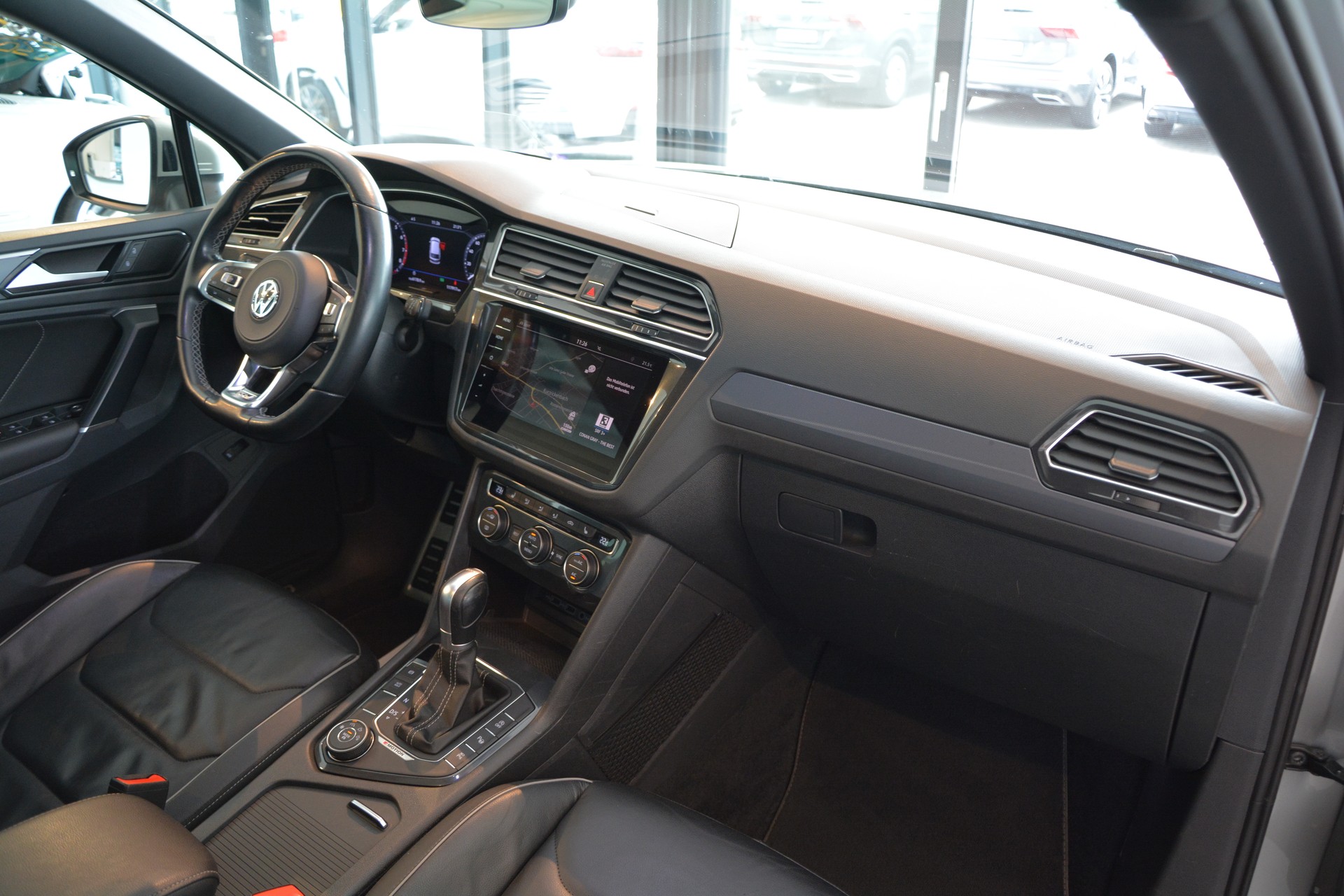 VW Tiguan 2.0TSI Highline 4Motion DSG R-Line-image-12