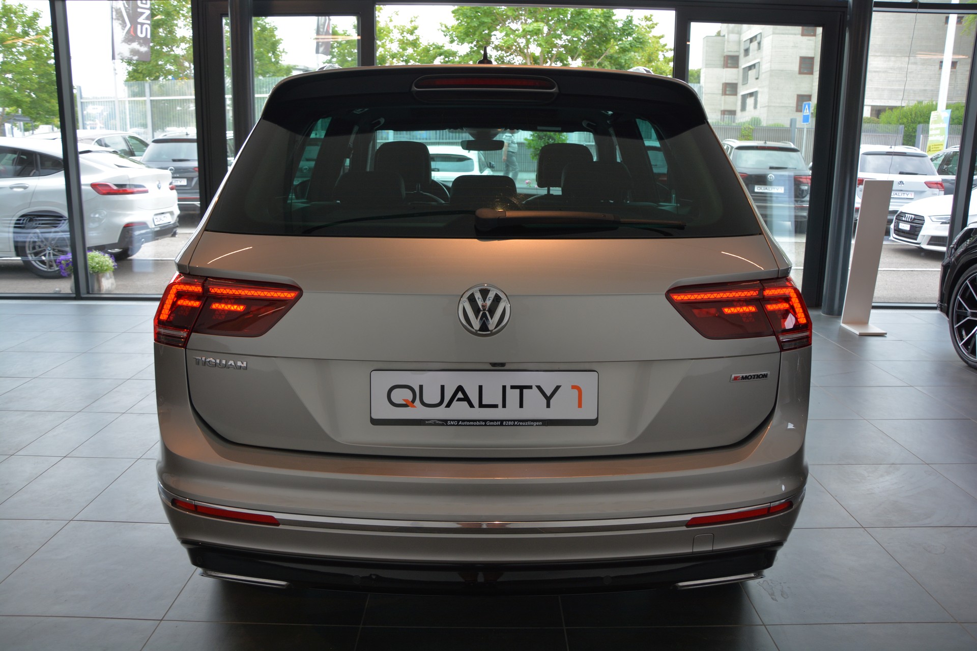 VW Tiguan 2.0TSI Highline 4Motion DSG R-Line-image-4