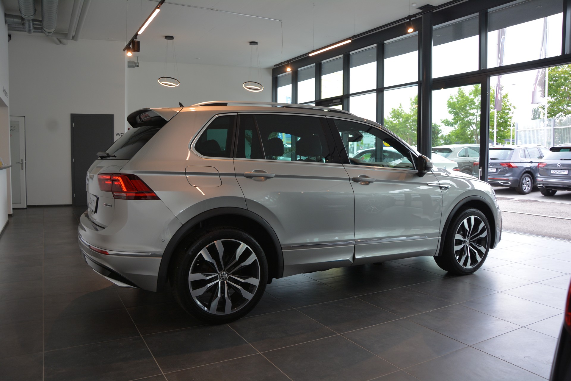 VW Tiguan 2.0TSI Highline 4Motion DSG R-Line-image-6