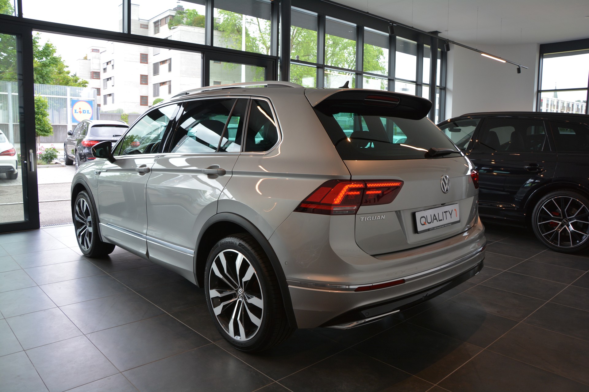 VW Tiguan 2.0TSI Highline 4Motion DSG R-Line-image-3
