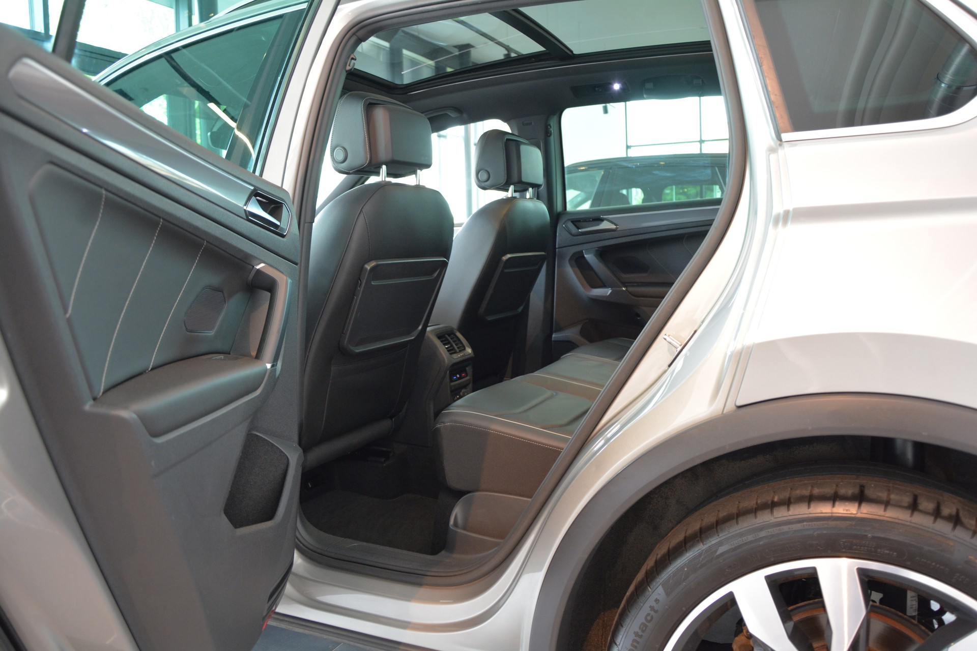 VW Tiguan 2.0TSI Highline 4Motion DSG R-Line-image-10