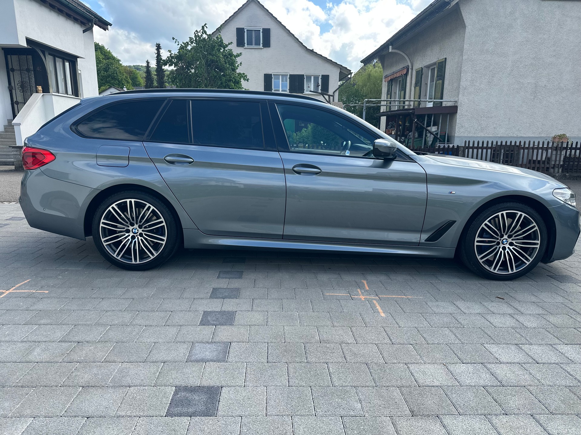 BMW 540i xDrive Touring Steptronic-image-5