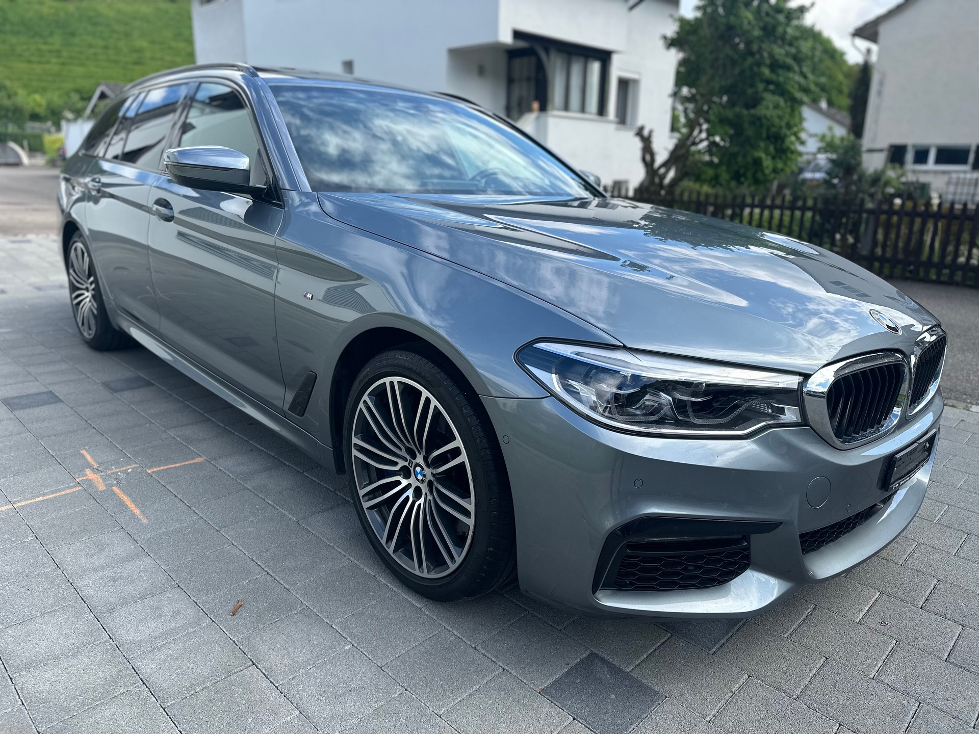 BMW 540i xDrive Touring Steptronic-image-4