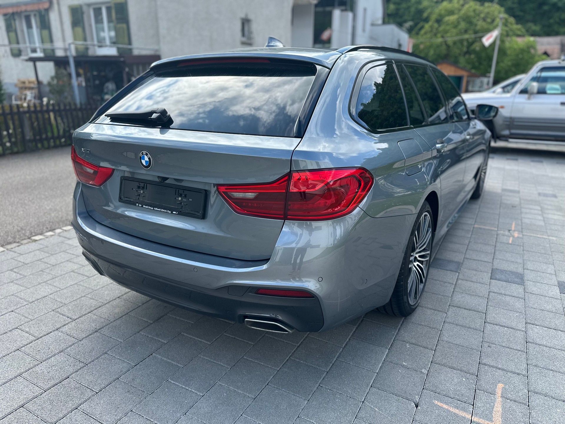 BMW 540i xDrive Touring Steptronic-image-6