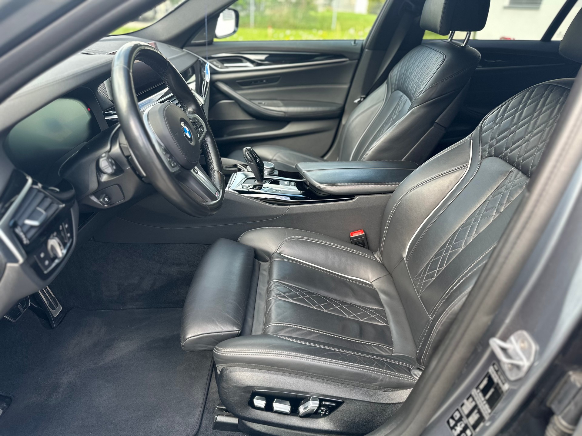 BMW 540i xDrive Touring Steptronic-image-11