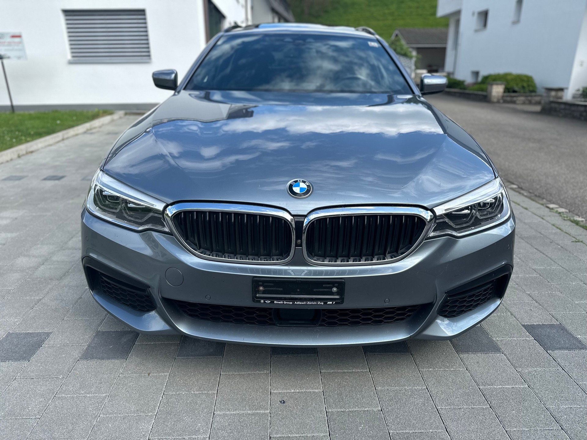 BMW 540i xDrive Touring Steptronic-image-2