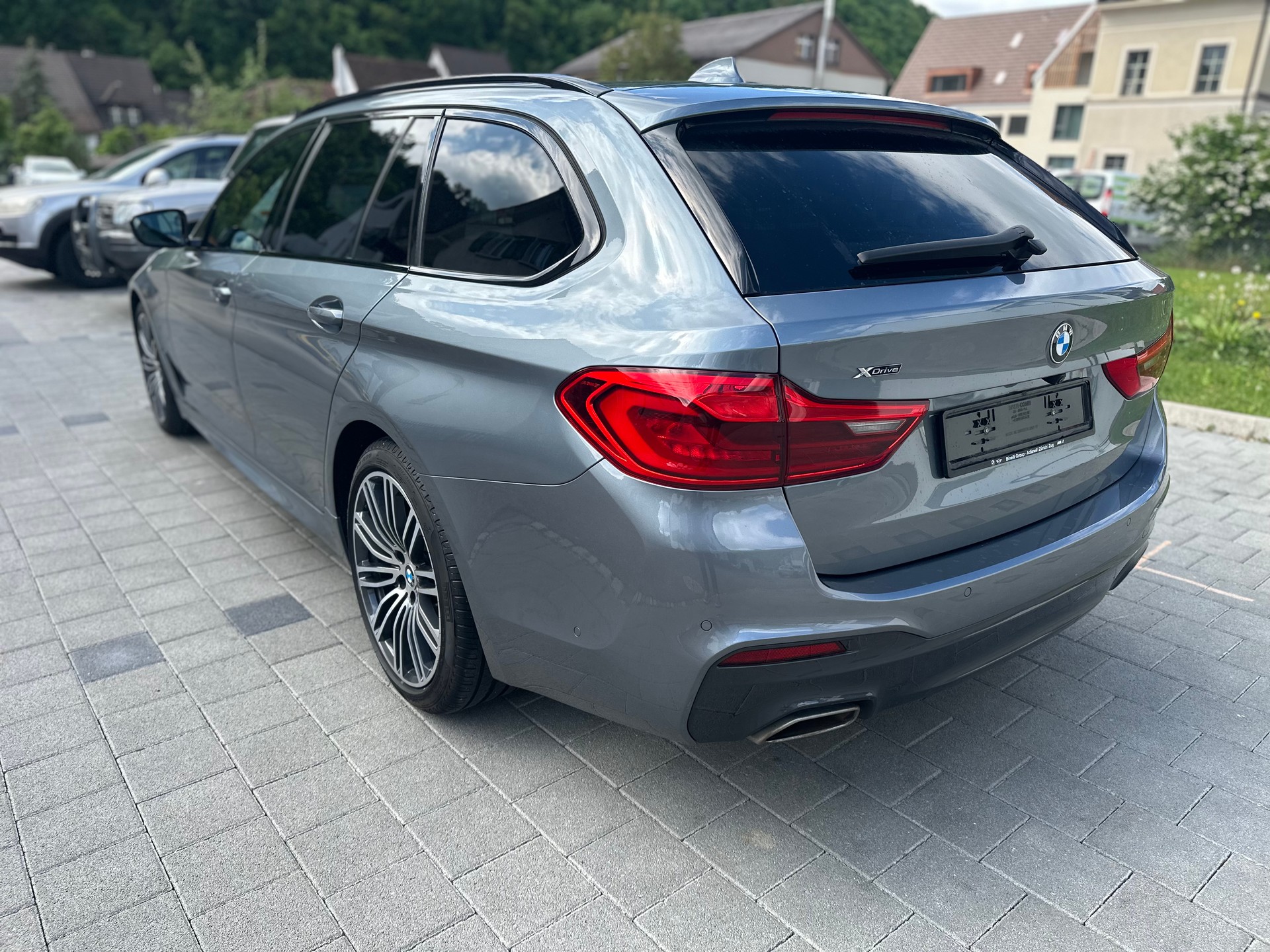 BMW 540i xDrive Touring Steptronic-image-8