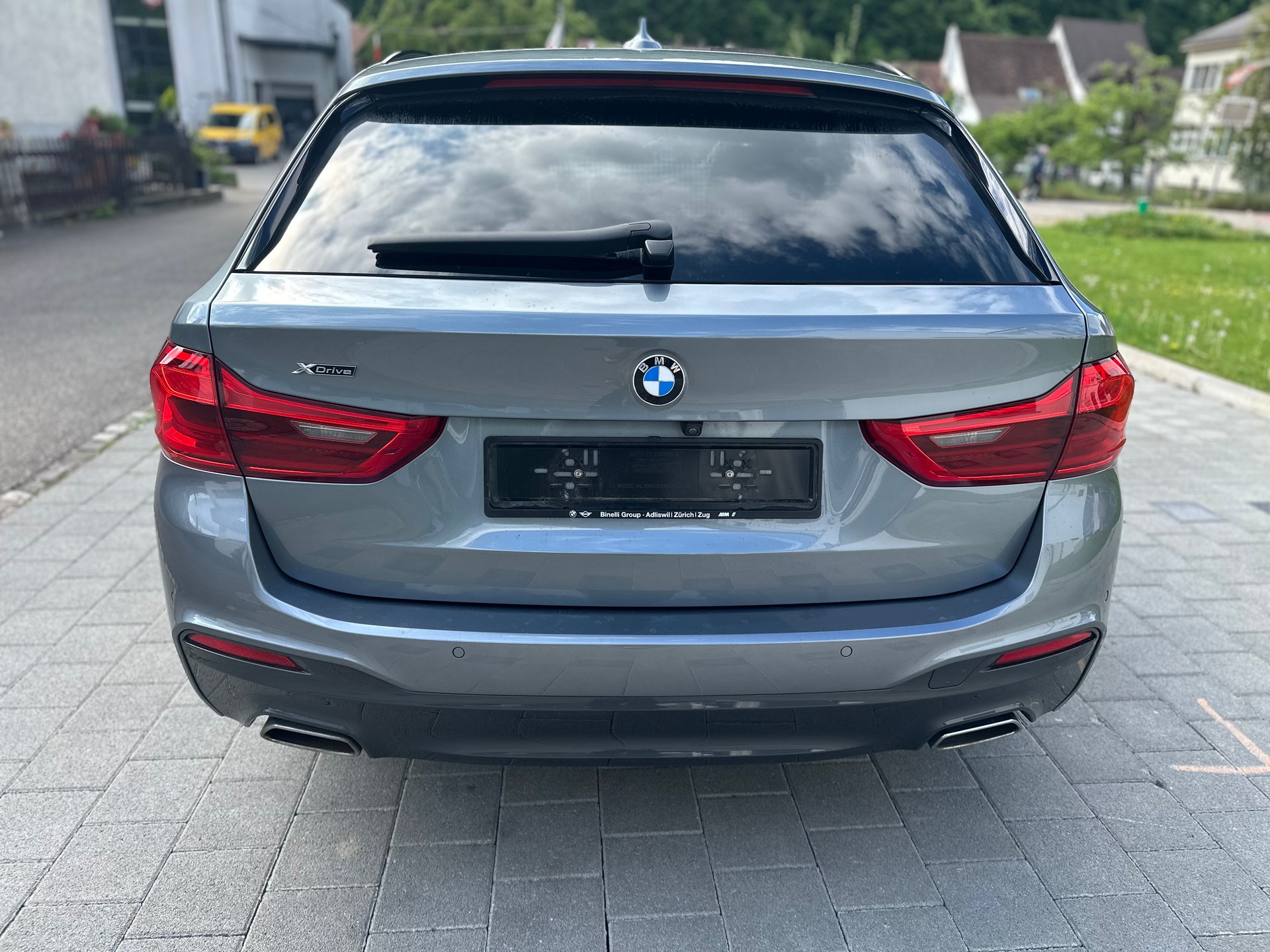 BMW 540i xDrive Touring Steptronic-image-7