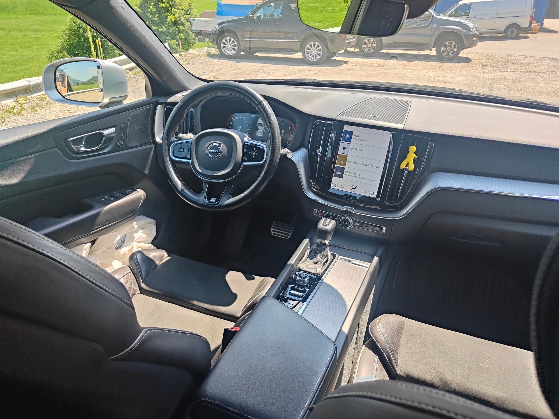 VOLVO XC60 D5 AWD R-Design Geartronic-image-10