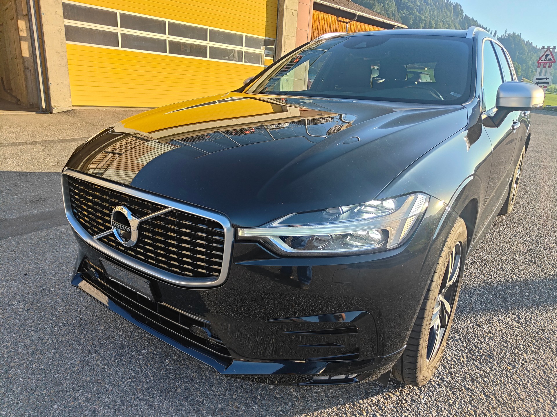 VOLVO XC60 D5 AWD R-Design Geartronic-image-4