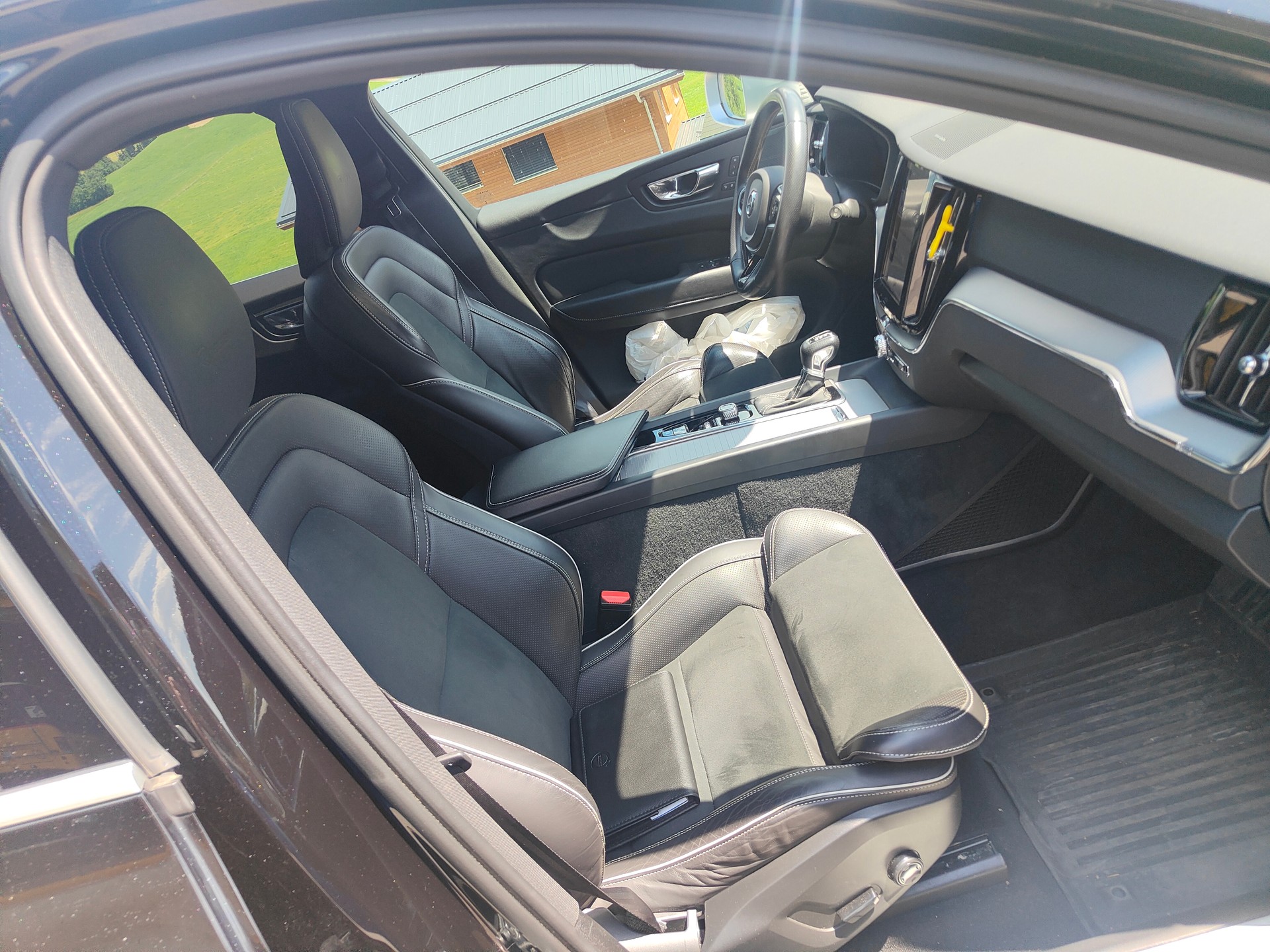 VOLVO XC60 D5 AWD R-Design Geartronic-image-6