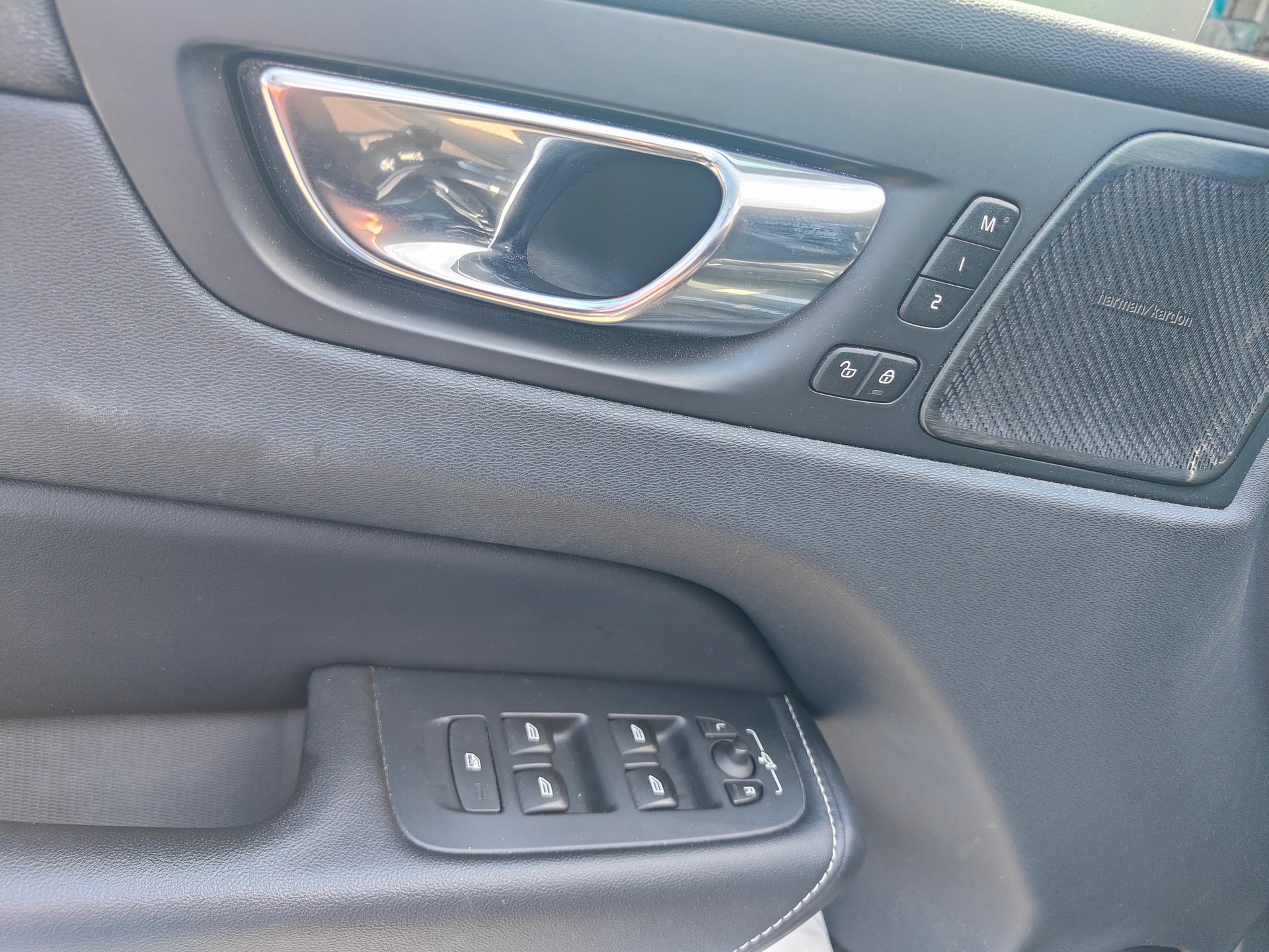 VOLVO XC60 D5 AWD R-Design Geartronic-image-13