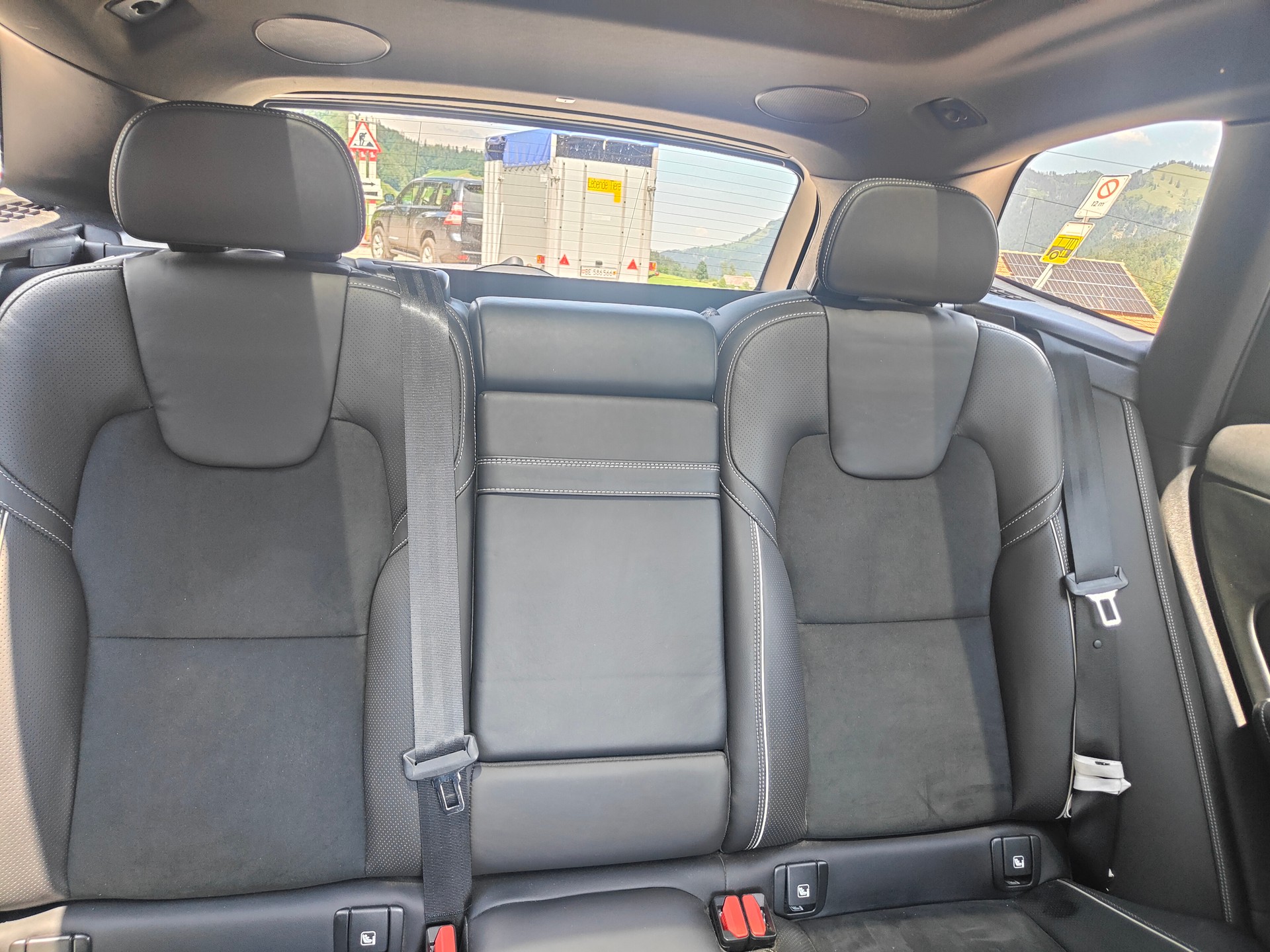 VOLVO XC60 D5 AWD R-Design Geartronic-image-7