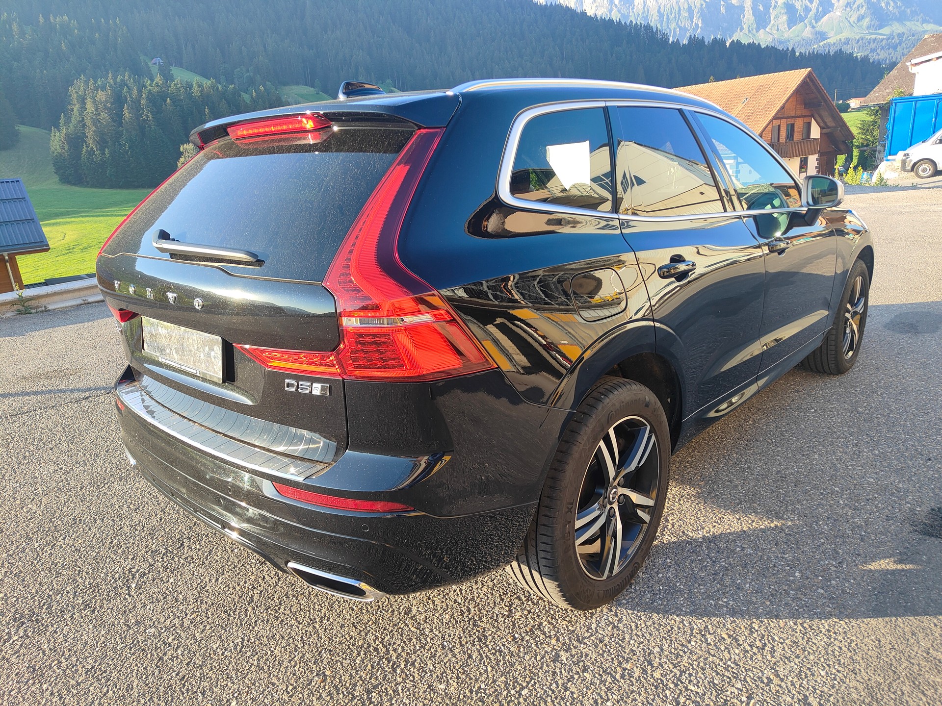 VOLVO XC60 D5 AWD R-Design Geartronic-image-1