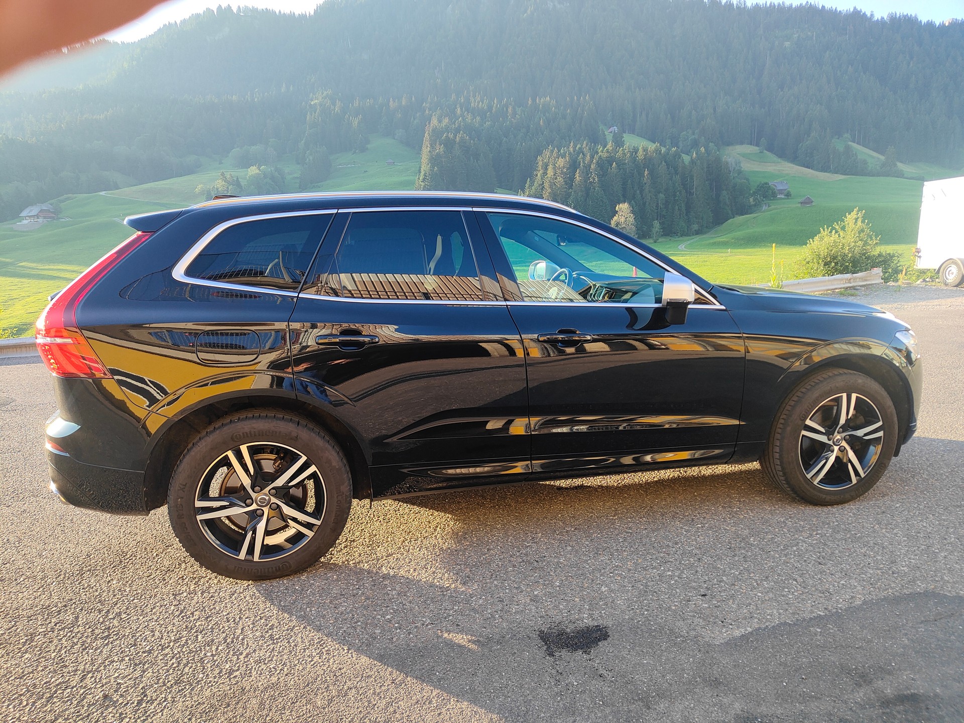 VOLVO XC60 D5 AWD R-Design Geartronic-image-2