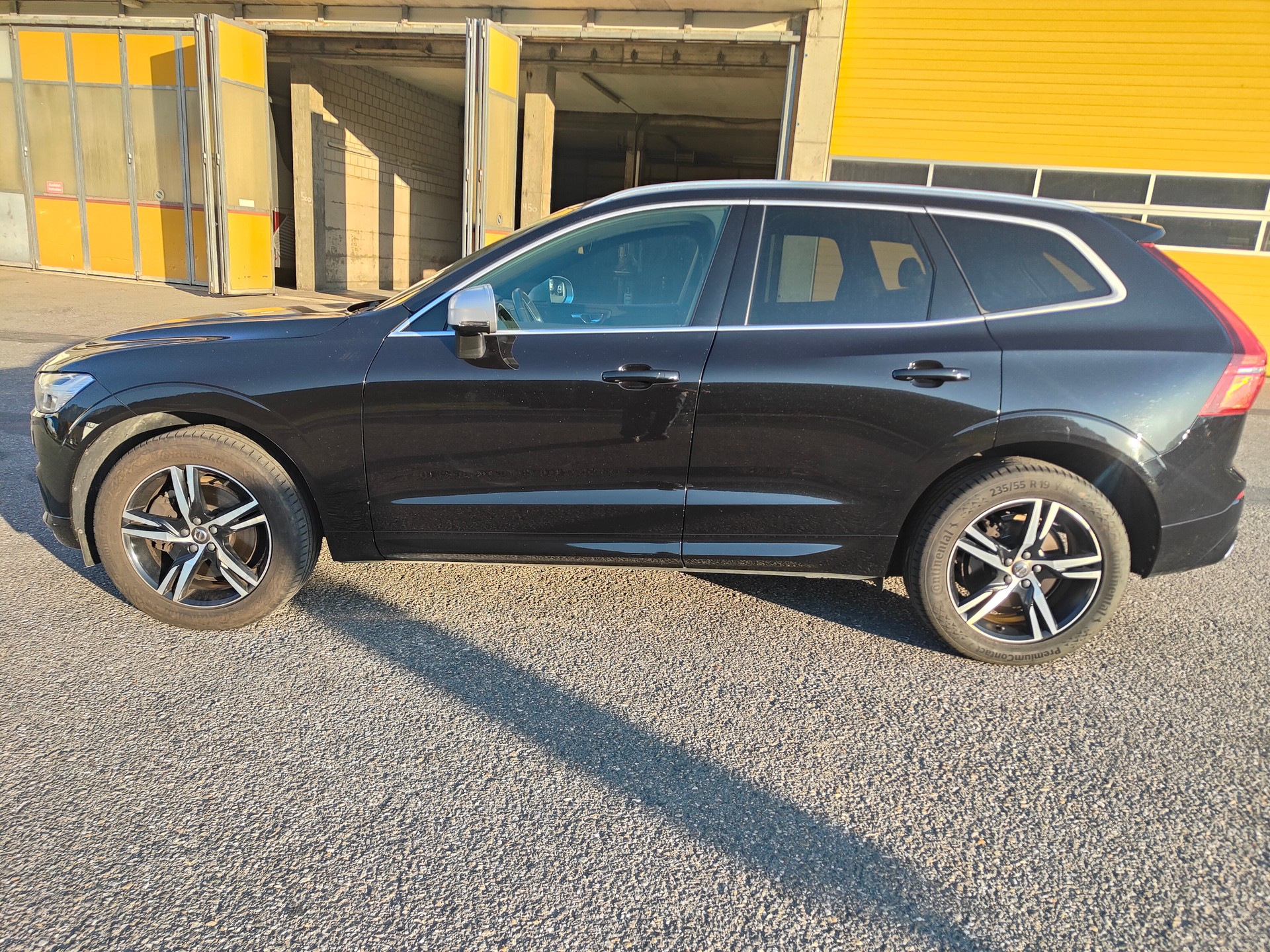 VOLVO XC60 D5 AWD R-Design Geartronic-image-3