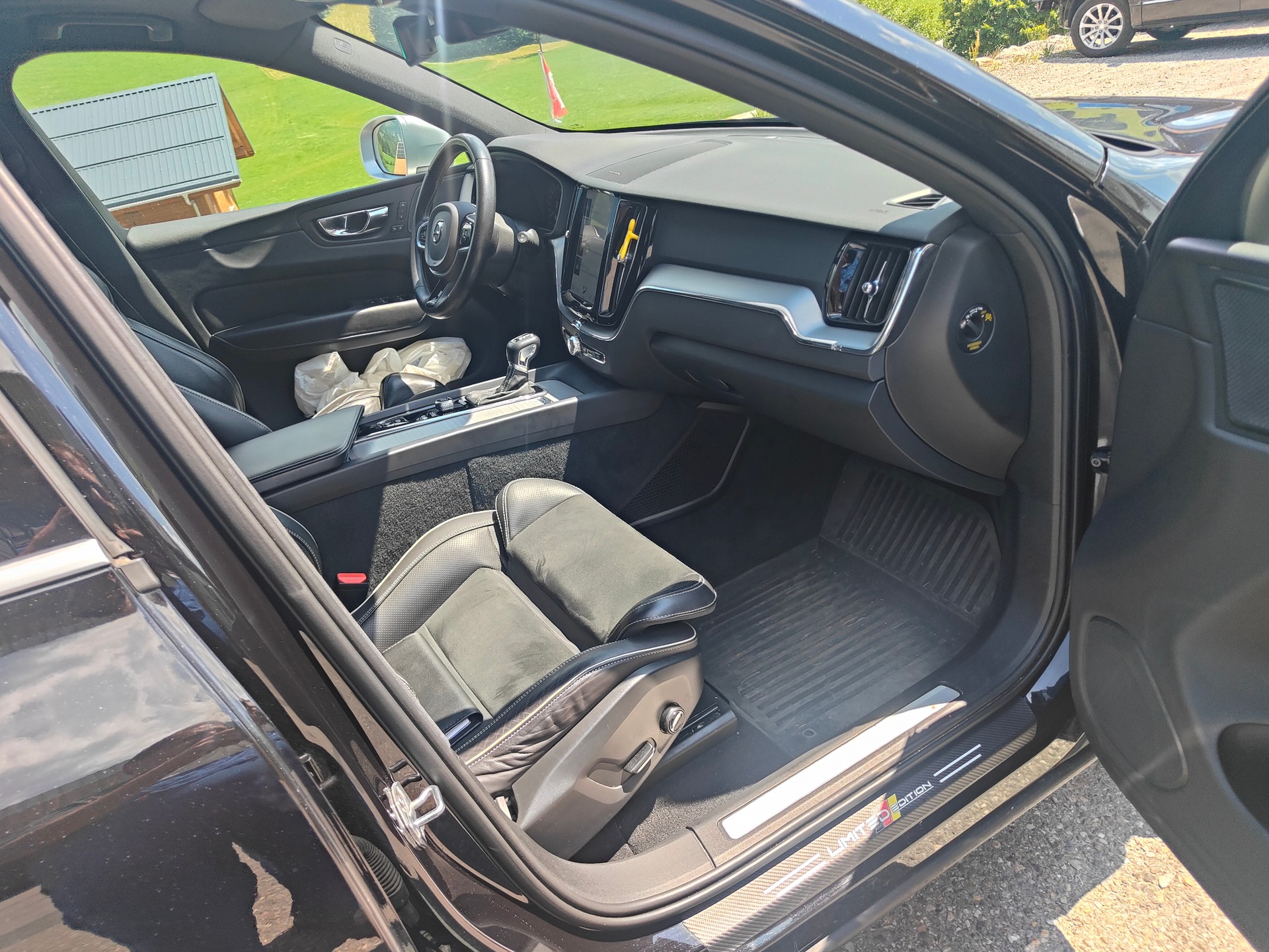 VOLVO XC60 D5 AWD R-Design Geartronic-image-8