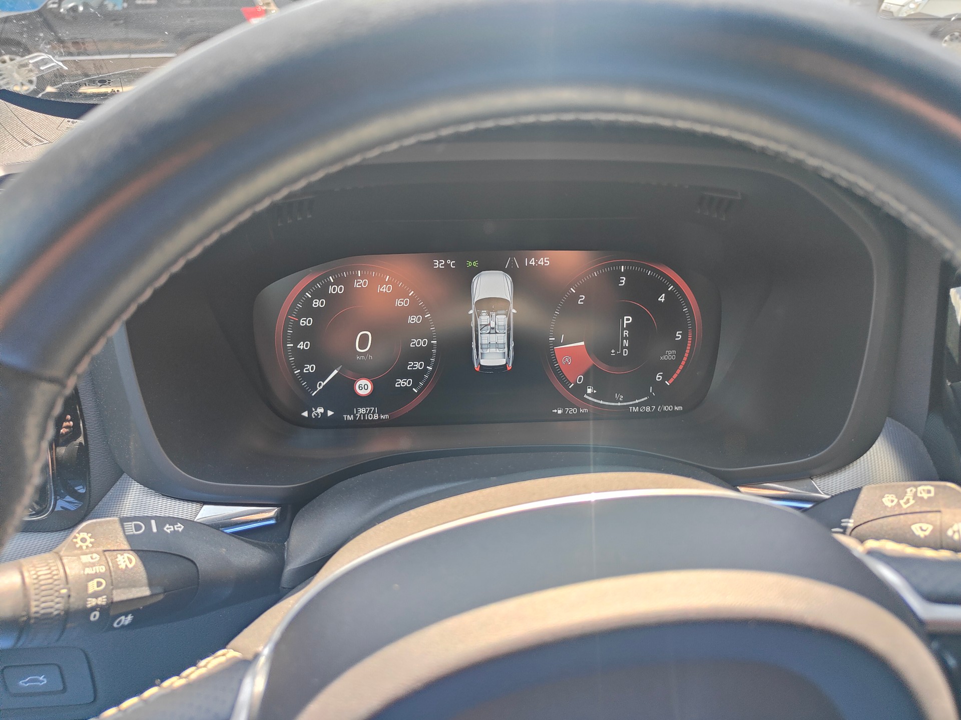 VOLVO XC60 D5 AWD R-Design Geartronic-image-14