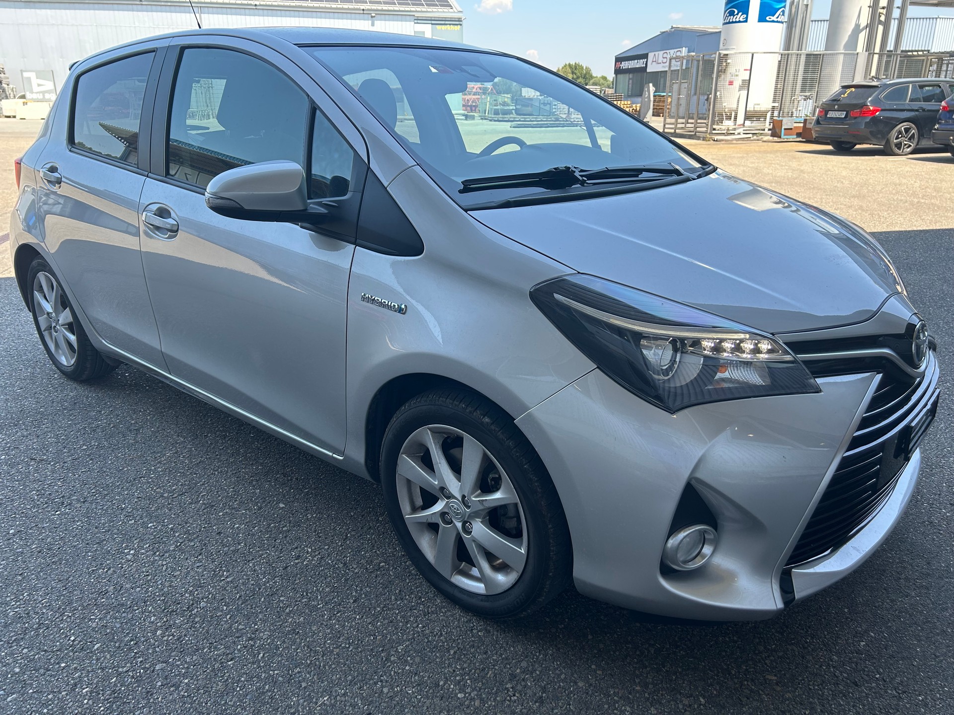 TOYOTA Yaris 1.5 VVT-i Hybrid Sol Premium e-CVT-image-2