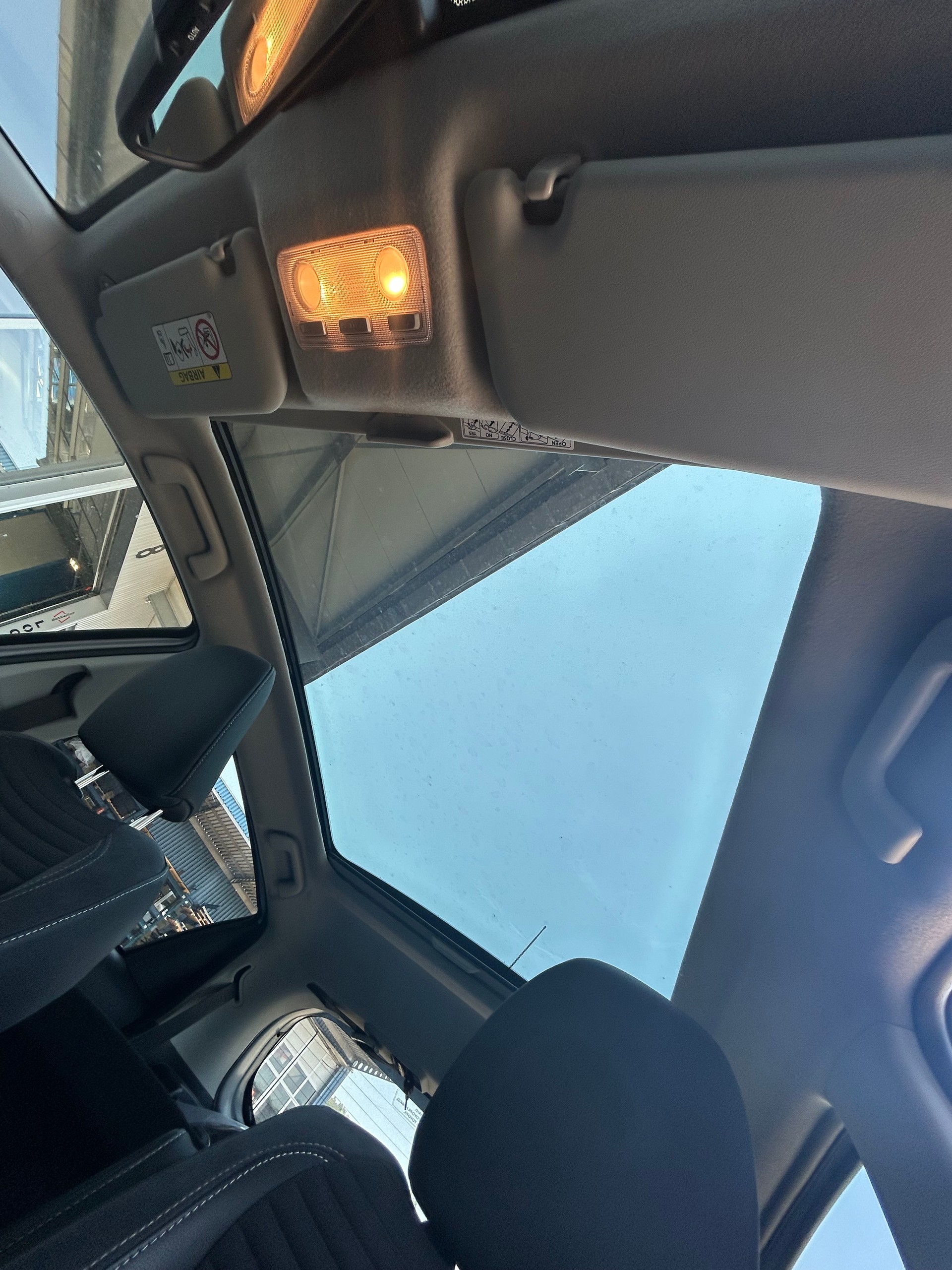 TOYOTA Yaris 1.5 VVT-i Hybrid Sol Premium e-CVT-image-9