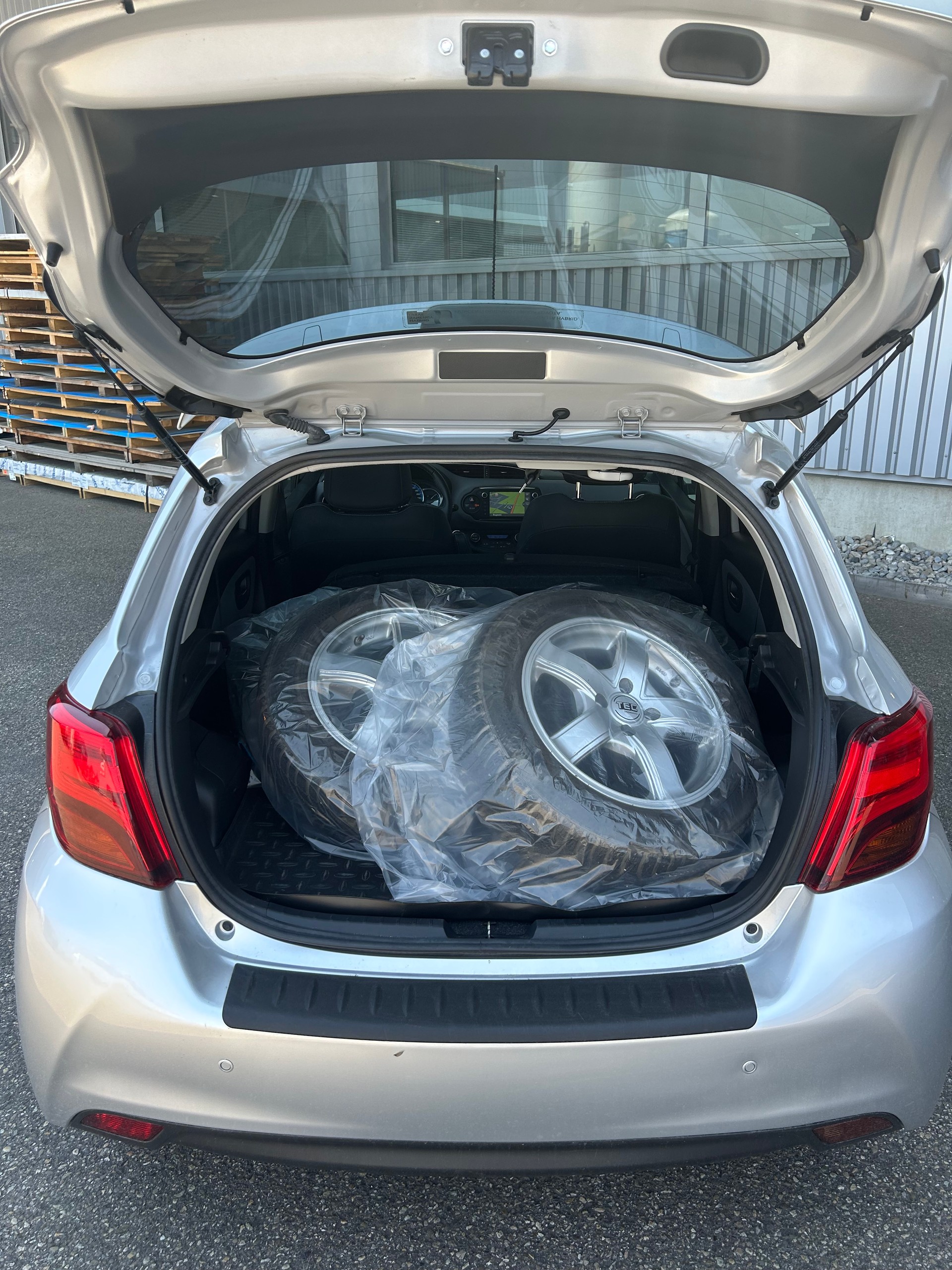 TOYOTA Yaris 1.5 VVT-i Hybrid Sol Premium e-CVT-image-10