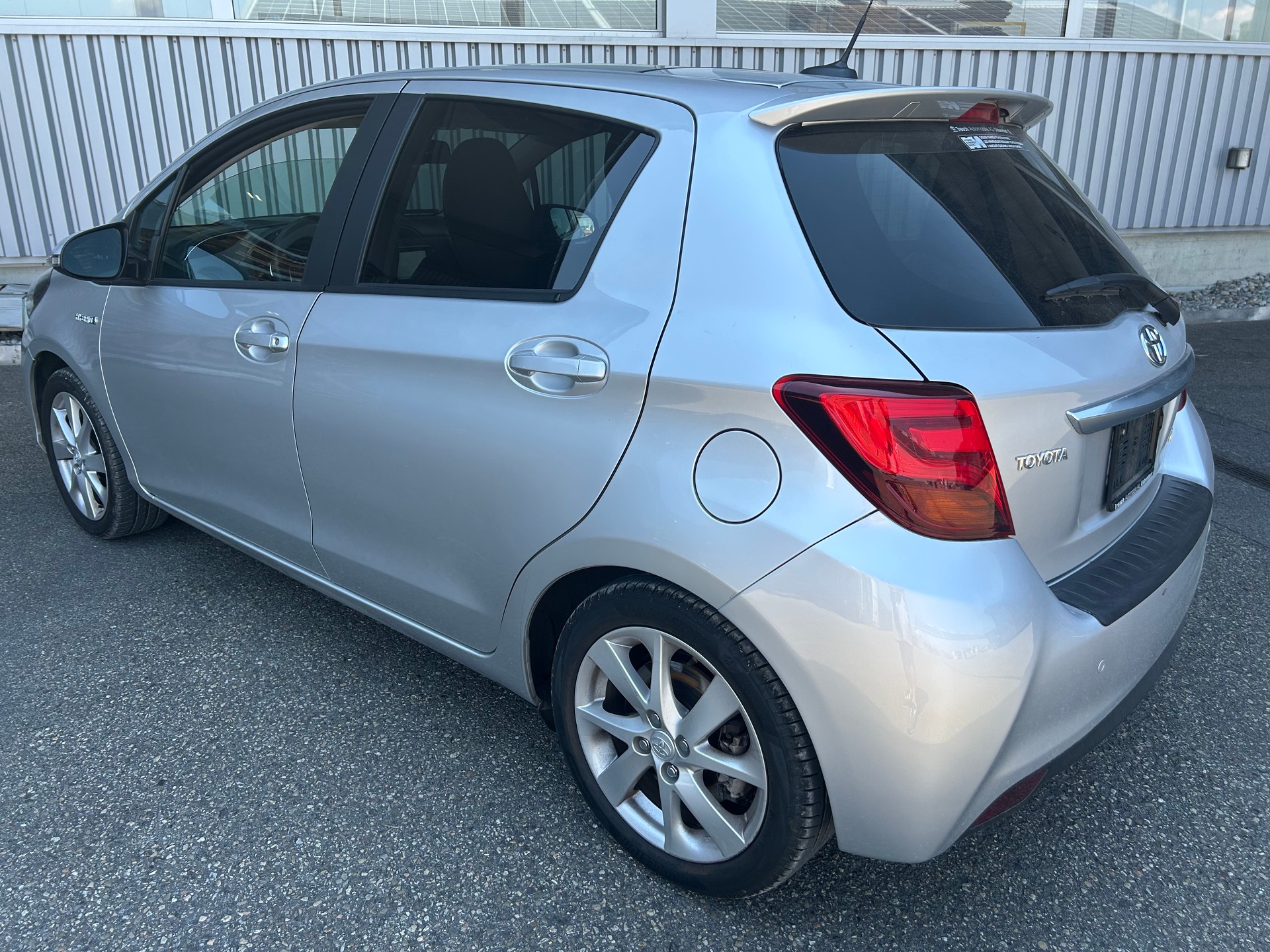 TOYOTA Yaris 1.5 VVT-i Hybrid Sol Premium e-CVT-image-5