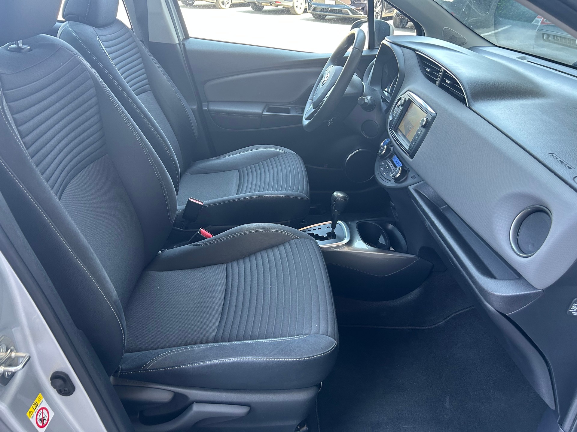 TOYOTA Yaris 1.5 VVT-i Hybrid Sol Premium e-CVT-image-8