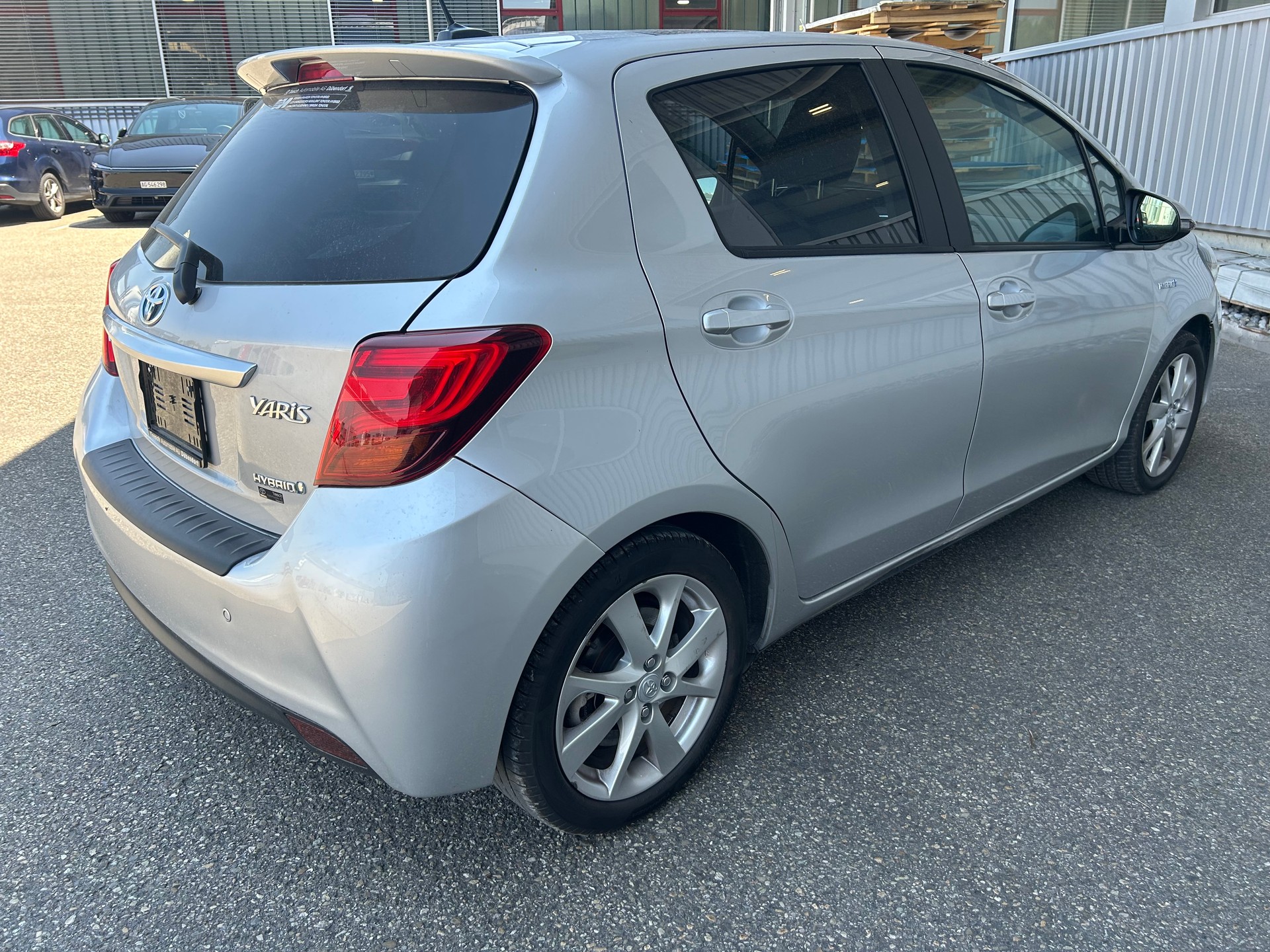 TOYOTA Yaris 1.5 VVT-i Hybrid Sol Premium e-CVT-image-3