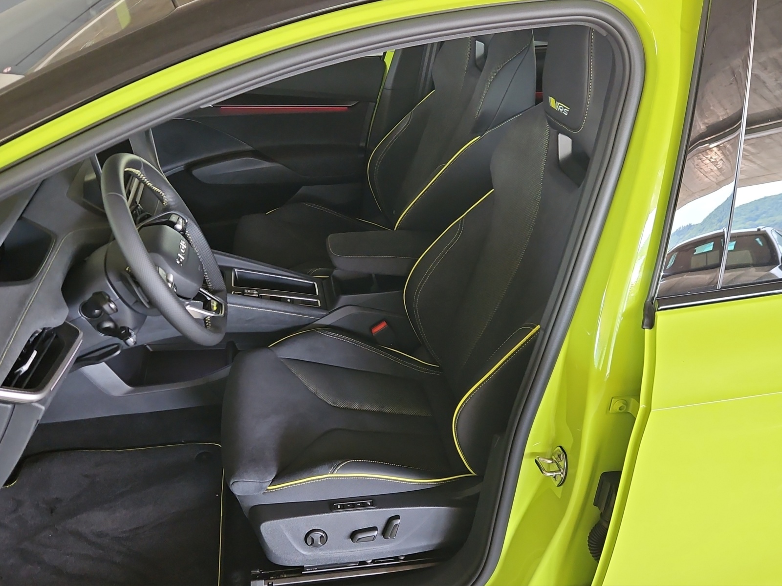 SKODA Elroq RS 4x4-image-8