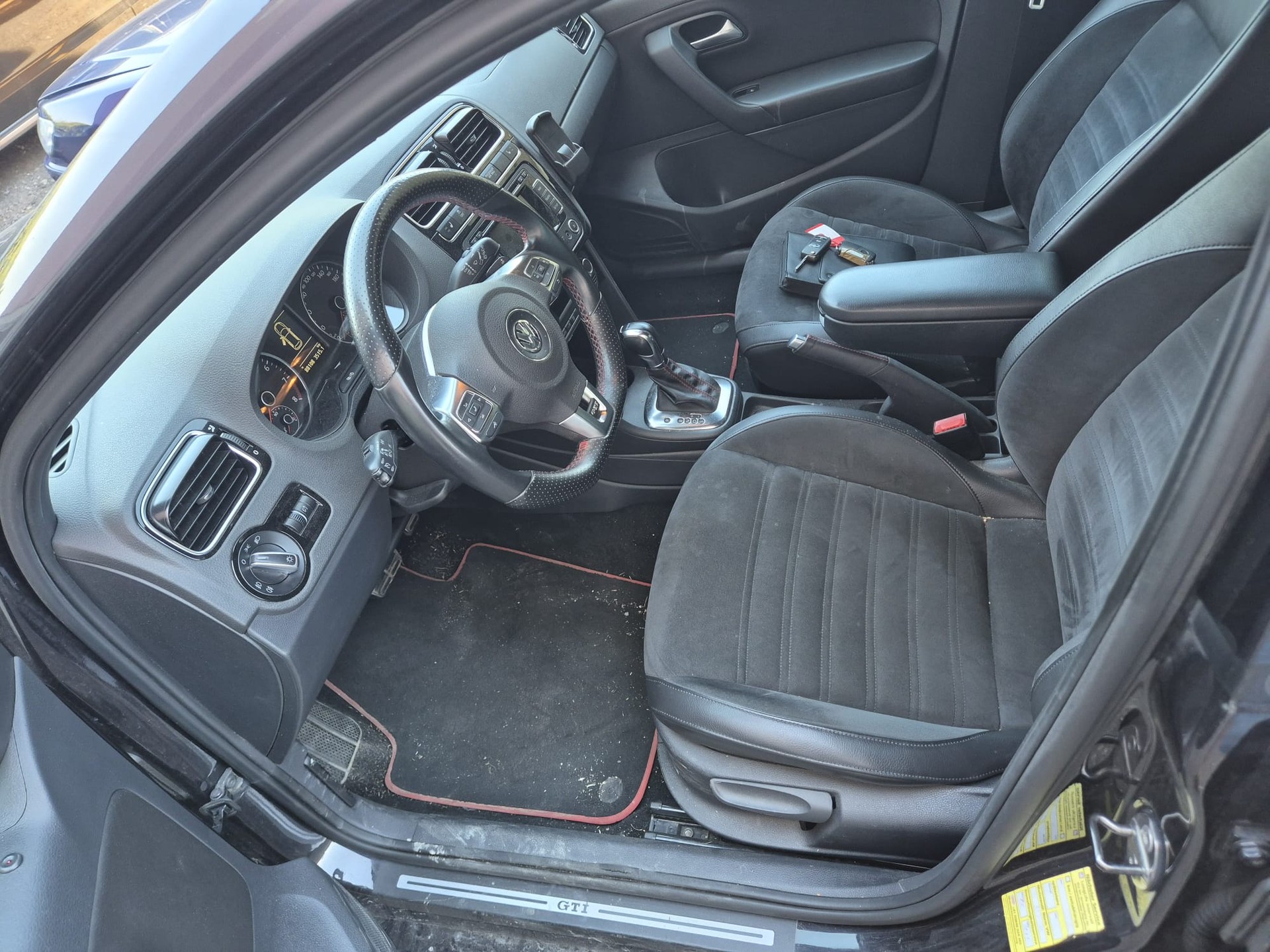 VW Polo 1.4 TSI GTI Carbon Edition DSG-image-8