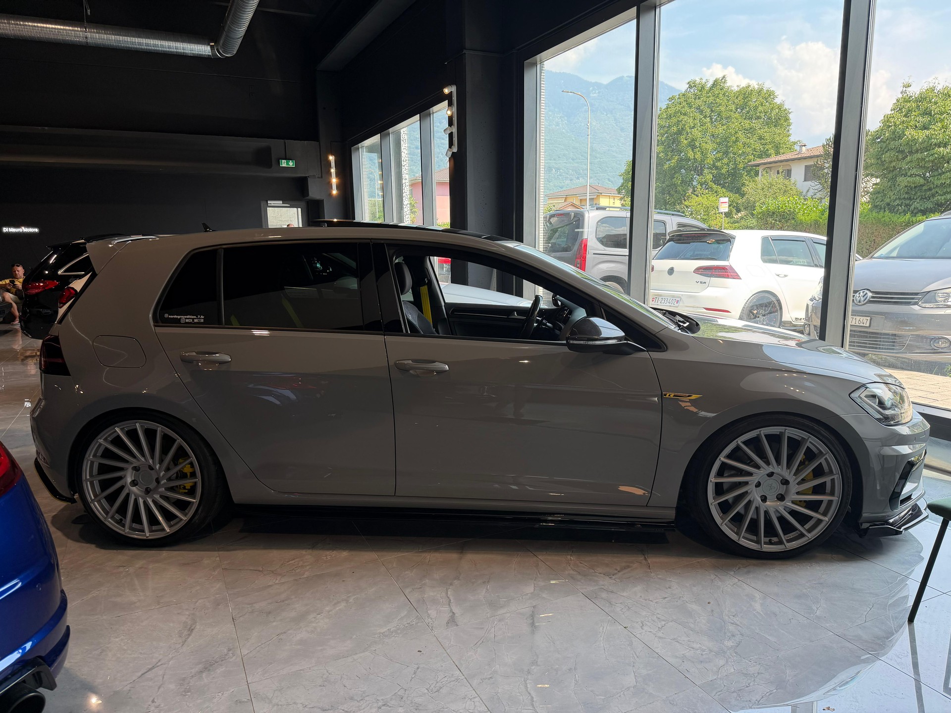 VW Golf 2.0 TSI R 4Motion DSG-image-2