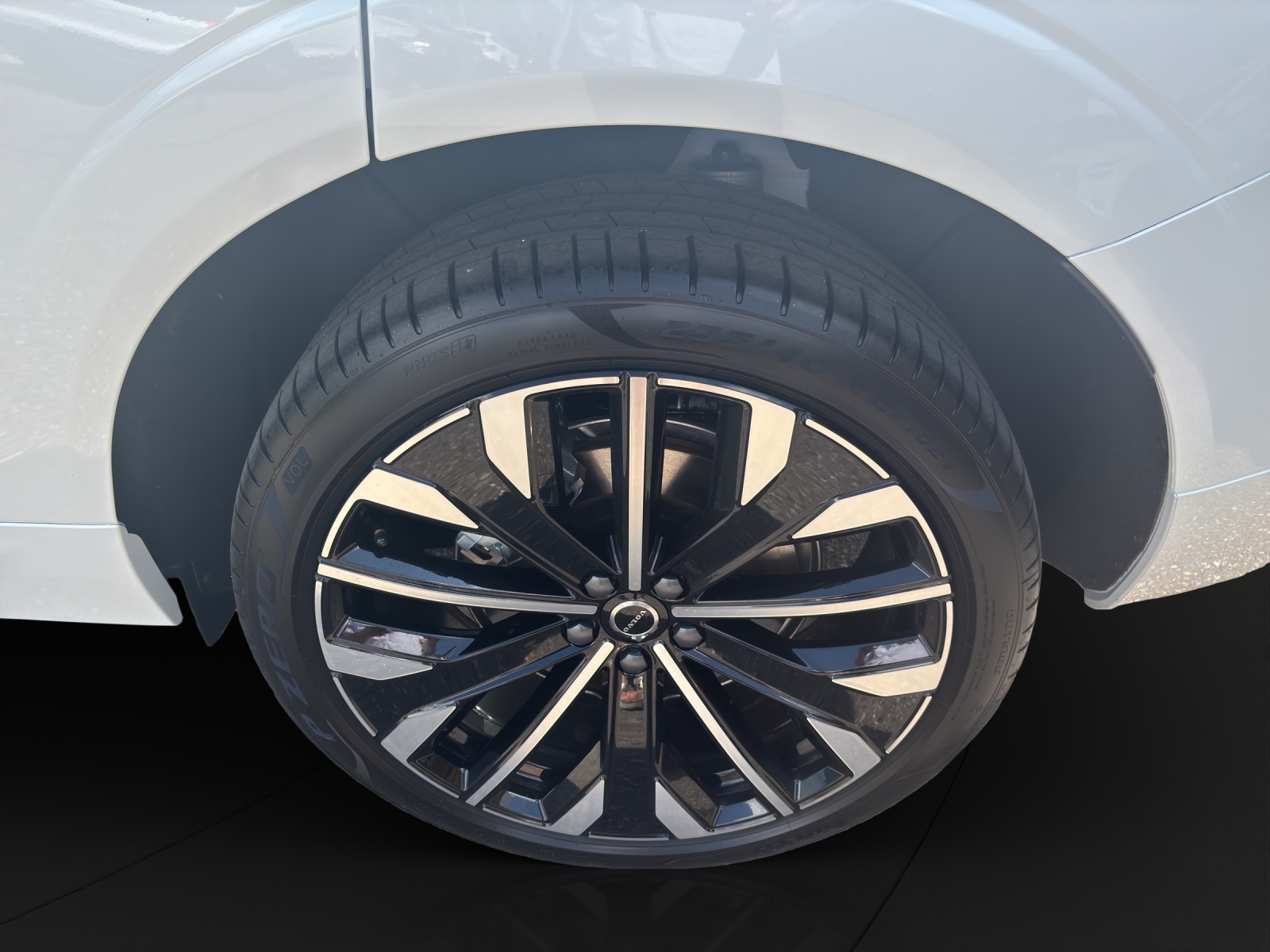 VOLVO XC60 2.0 T6 TE Plus Dark eAWD-image-1