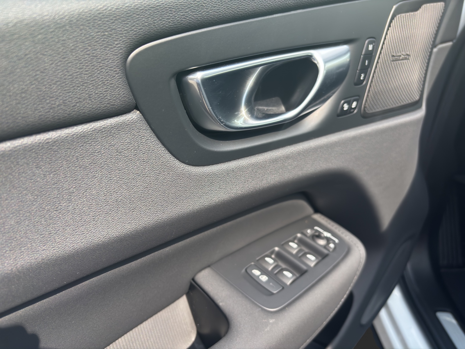 VOLVO XC60 2.0 T6 TE Plus Dark eAWD-image-11