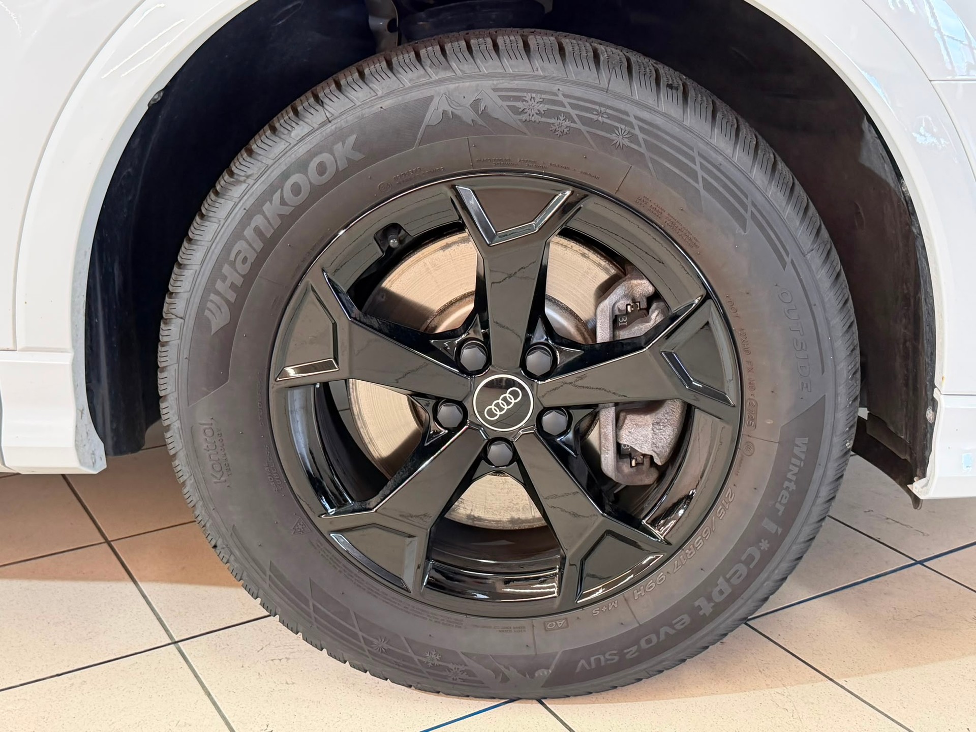AUDI Q3 45 TFSI S line quattro S-tronic-image-4