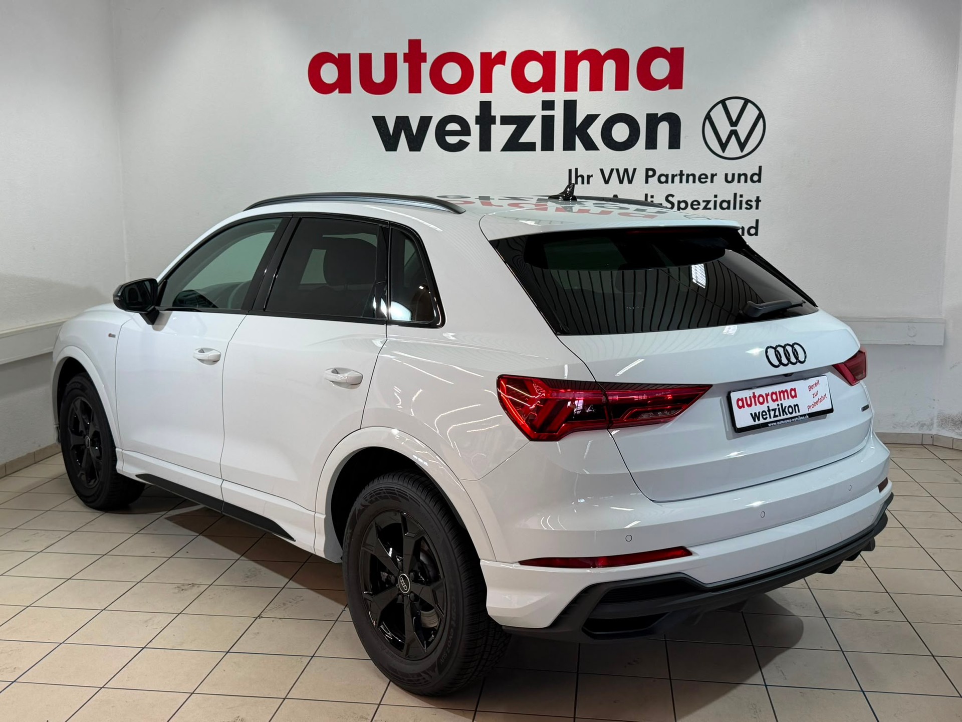 AUDI Q3 45 TFSI S line quattro S-tronic-image-2