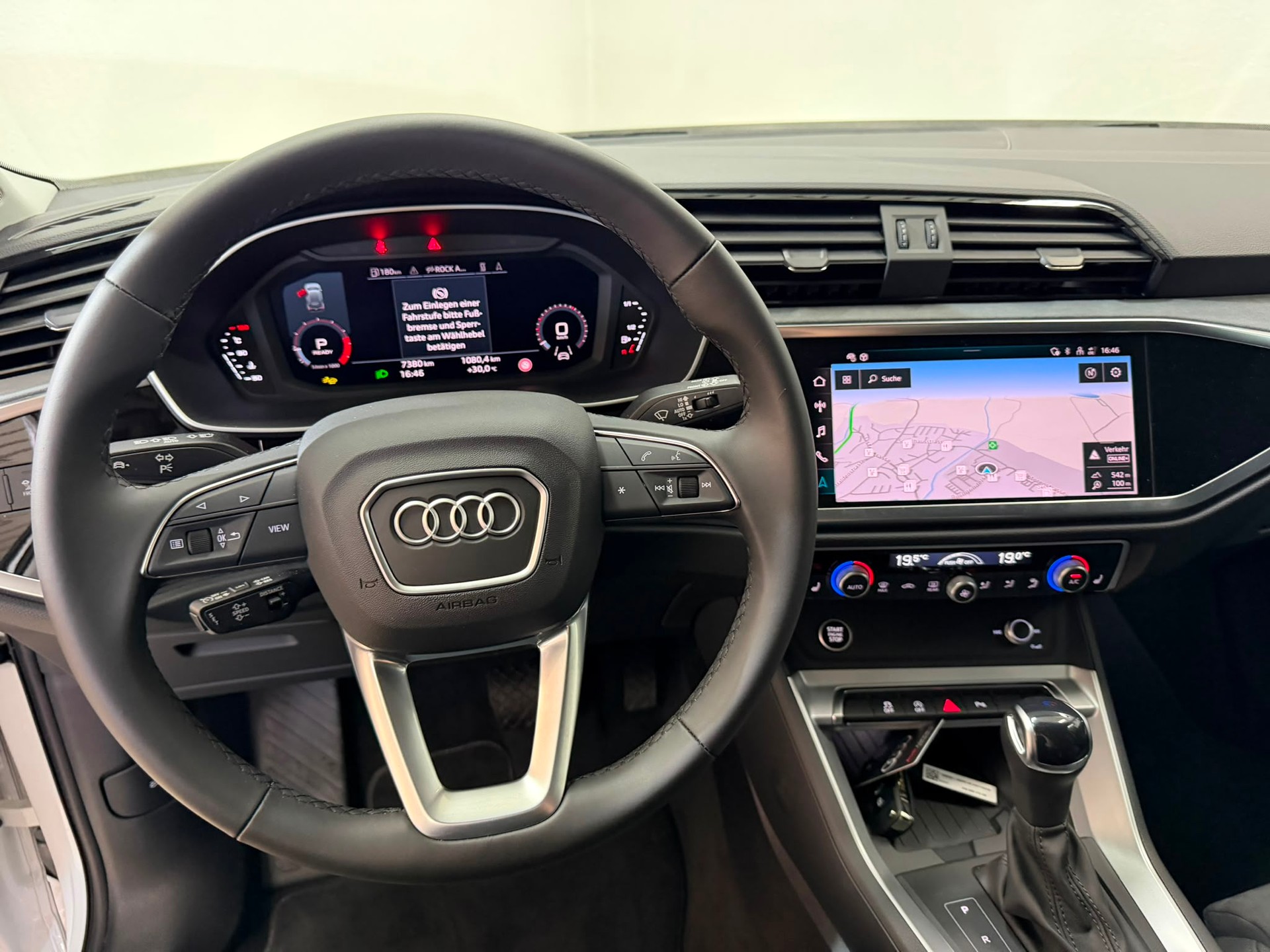 AUDI Q3 45 TFSI S line quattro S-tronic-image-6